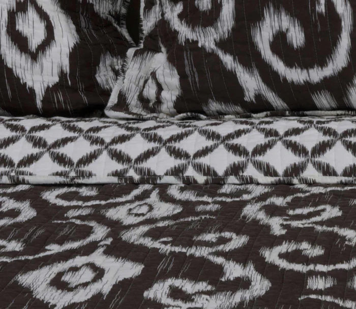 Cambridge Cotton Reversible Abstract Diamond Geometric Quilt Set - Queen Size Bedding with Matching Pillow Shams - Perfect for Modern Bedroom, Guest Room & Dorm Decor