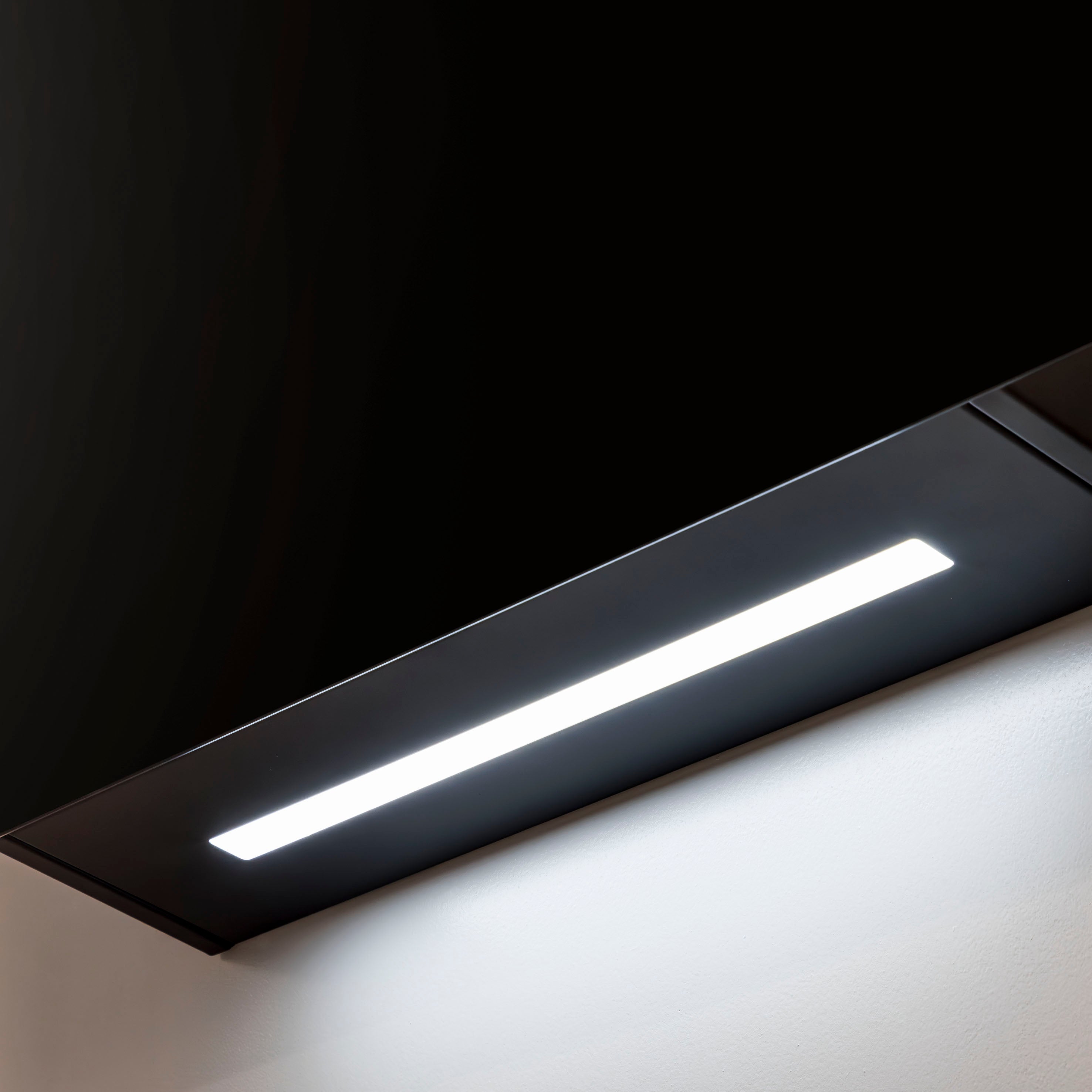 Baridi 60cm Angled Chimney Range Hood with Carbon Filters - Touch Control & LED Lighting - Black Glass Kitchen Exhaust Fan - Perfect for Modern Kitchens, Apartments & Open-Plan Homes (Model DH105)
