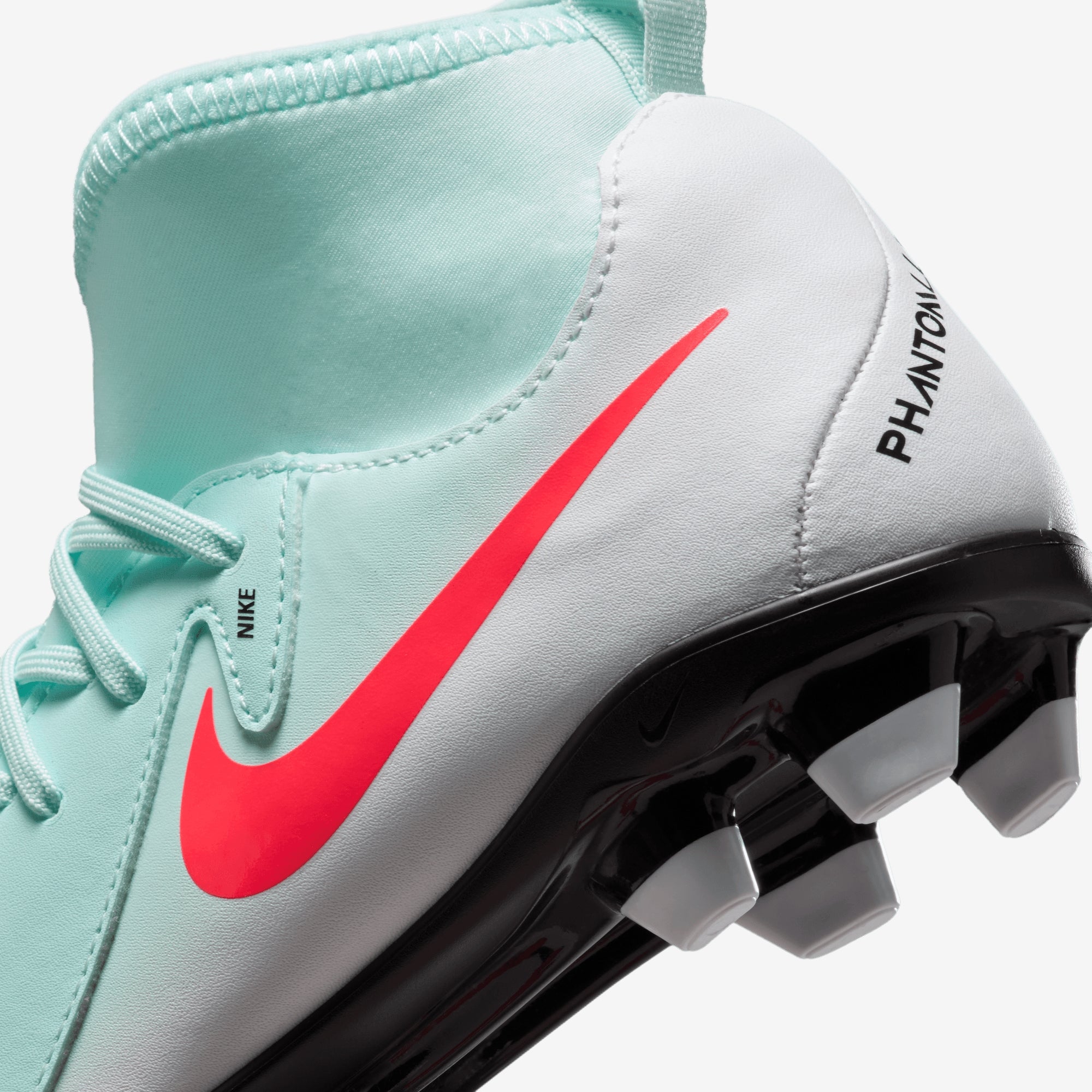 Nike Jr. Phantom Luna 2 Club Soccer Cleats - Youth Football Shoes for Boys & Girls - Lightweight & Comfortable for Training & Matches - Perfect for Turf & Grass Fields