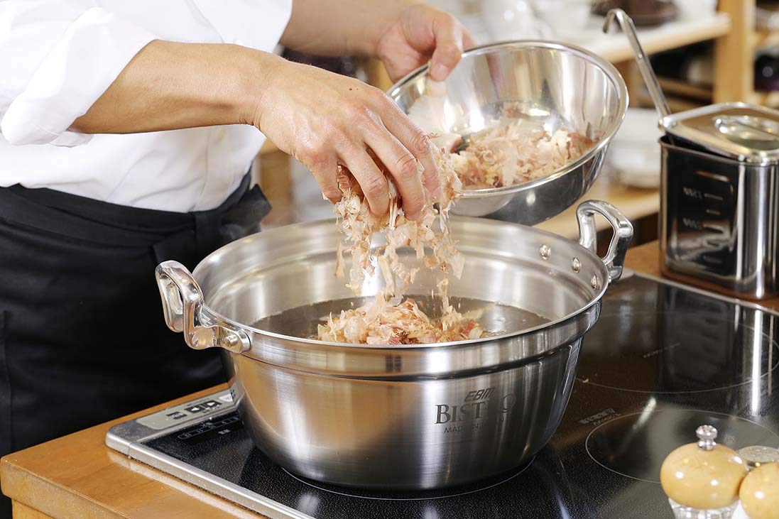EBM Bistro 3-Layer Clad Stainless Steel Cooking Pot - 11.8 Inch (30cm) Professional Chef Pan with Even Heat Distribution - Perfect for Soups, Stews & Pasta Cooking