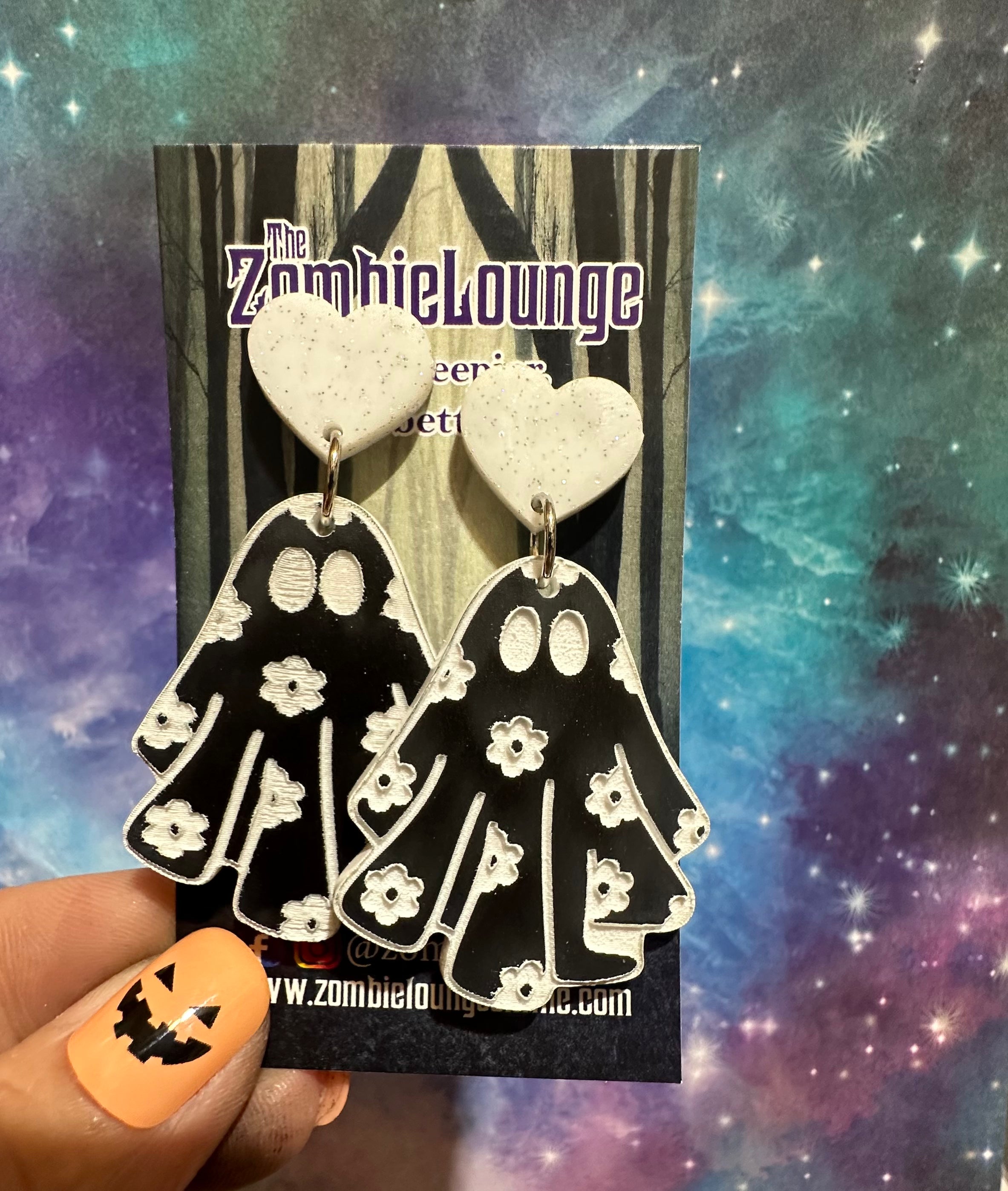 Ghost Daisy Earrings - Dainty Floral Stud Earrings for Women, Hypoallergenic & Lightweight - Perfect for Everyday Wear, Parties & Gifts