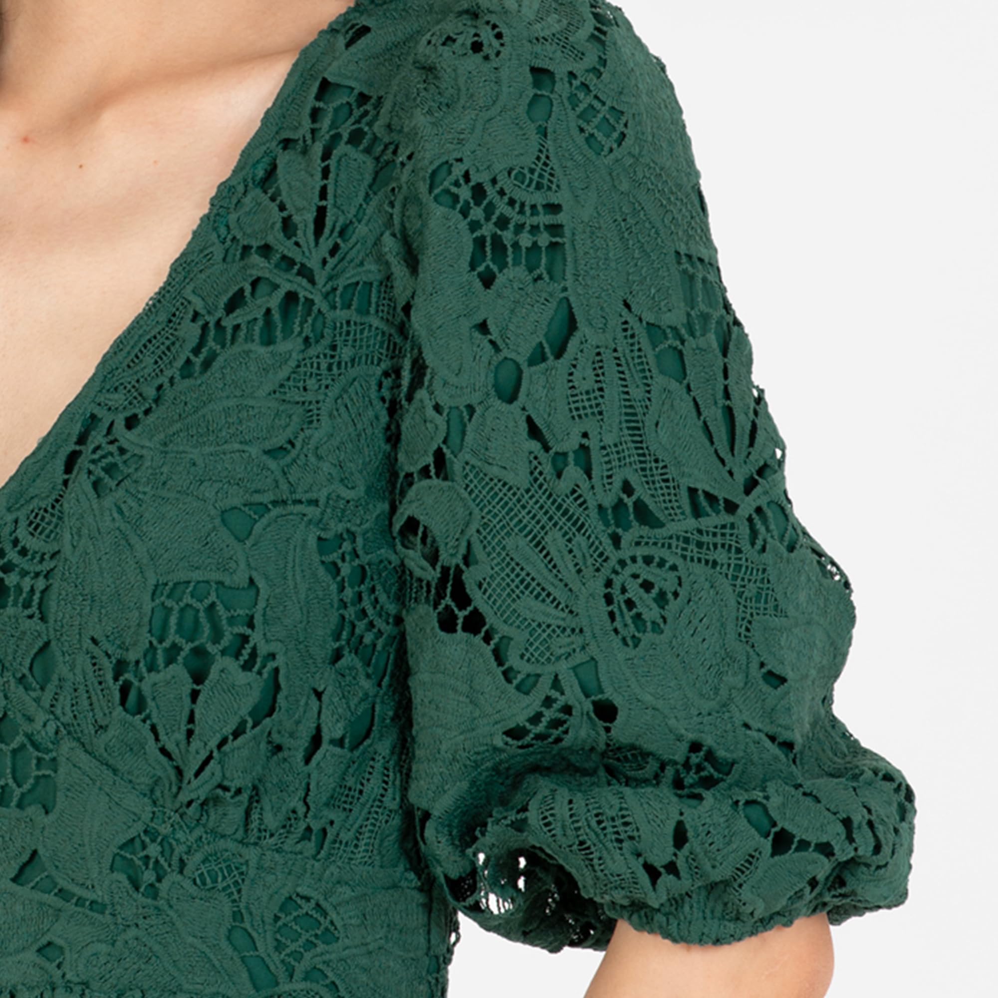 Maya Deluxe Women's Midaxi Dress with V Neckline & Puff Sleeves - Elegant Lace A-Line Bridesmaid Dress for Wedding Guest, Cocktail Party, Prom & Evening Occasions - Emerald Green, Size 30 - Perfect for Formal Events, Date Nights & Special Celebrations