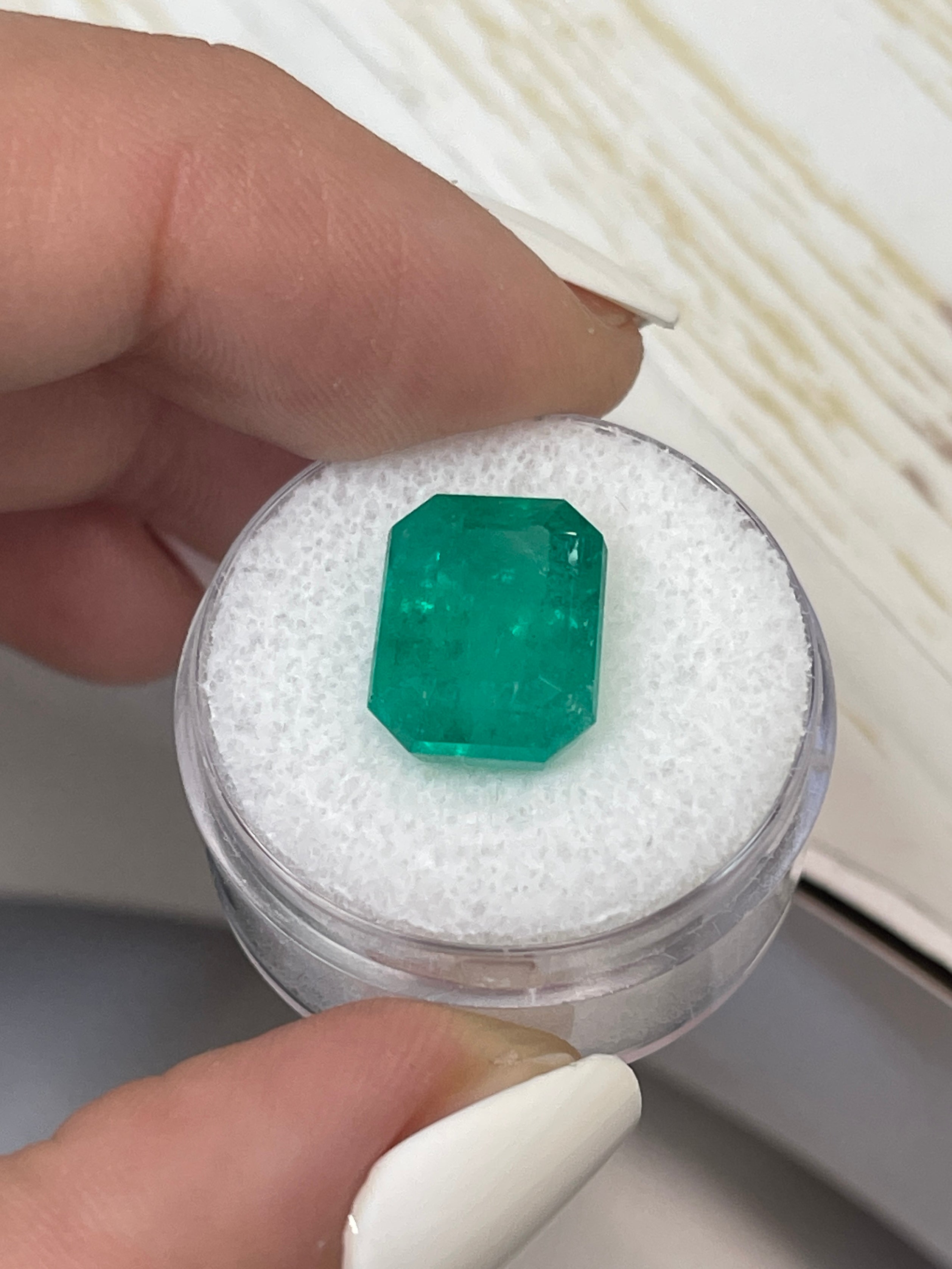7.64 Carat 13x10mm Loose Colombian Emerald Gemstone - Emerald Cut for Jewelry Making, Engagement Rings & Luxury Gifts