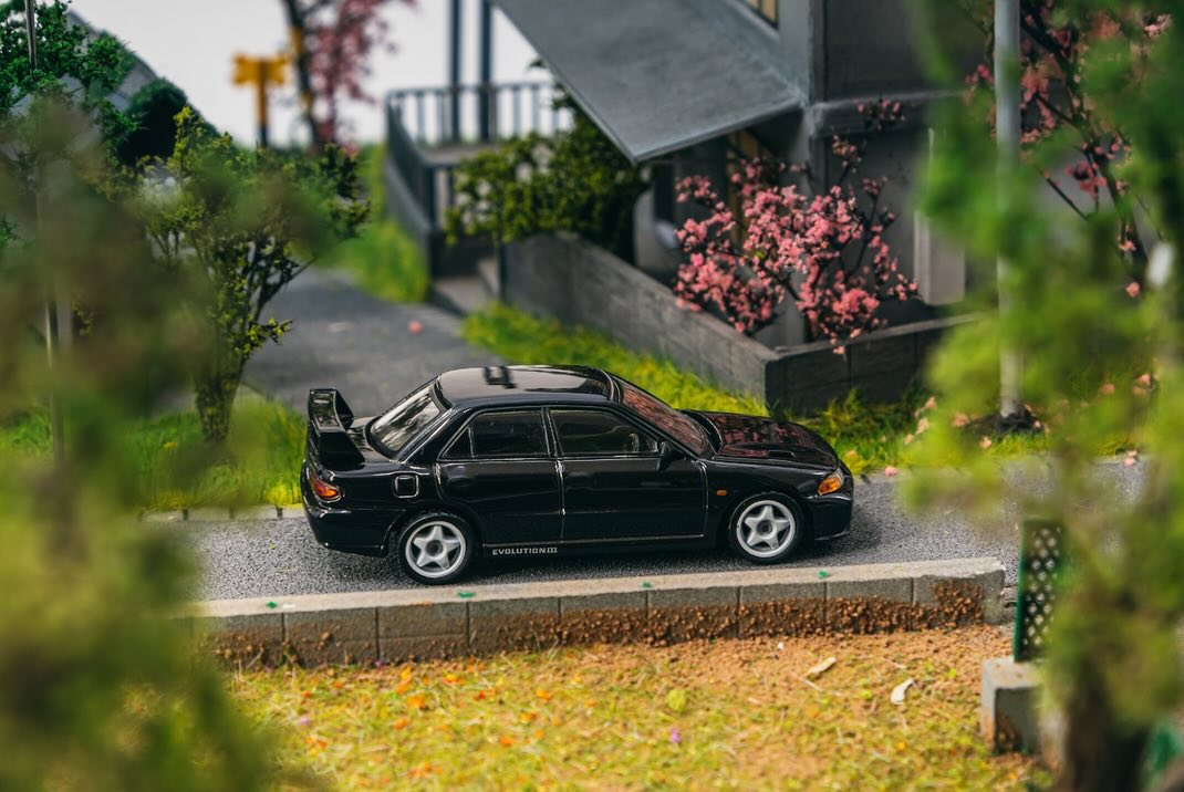 Tarmac Works 1/64 Scale Diecast Model - Mitsubishi Lancer GSR Evolution III Black - Collectible Car for Display & Racing Enthusiasts