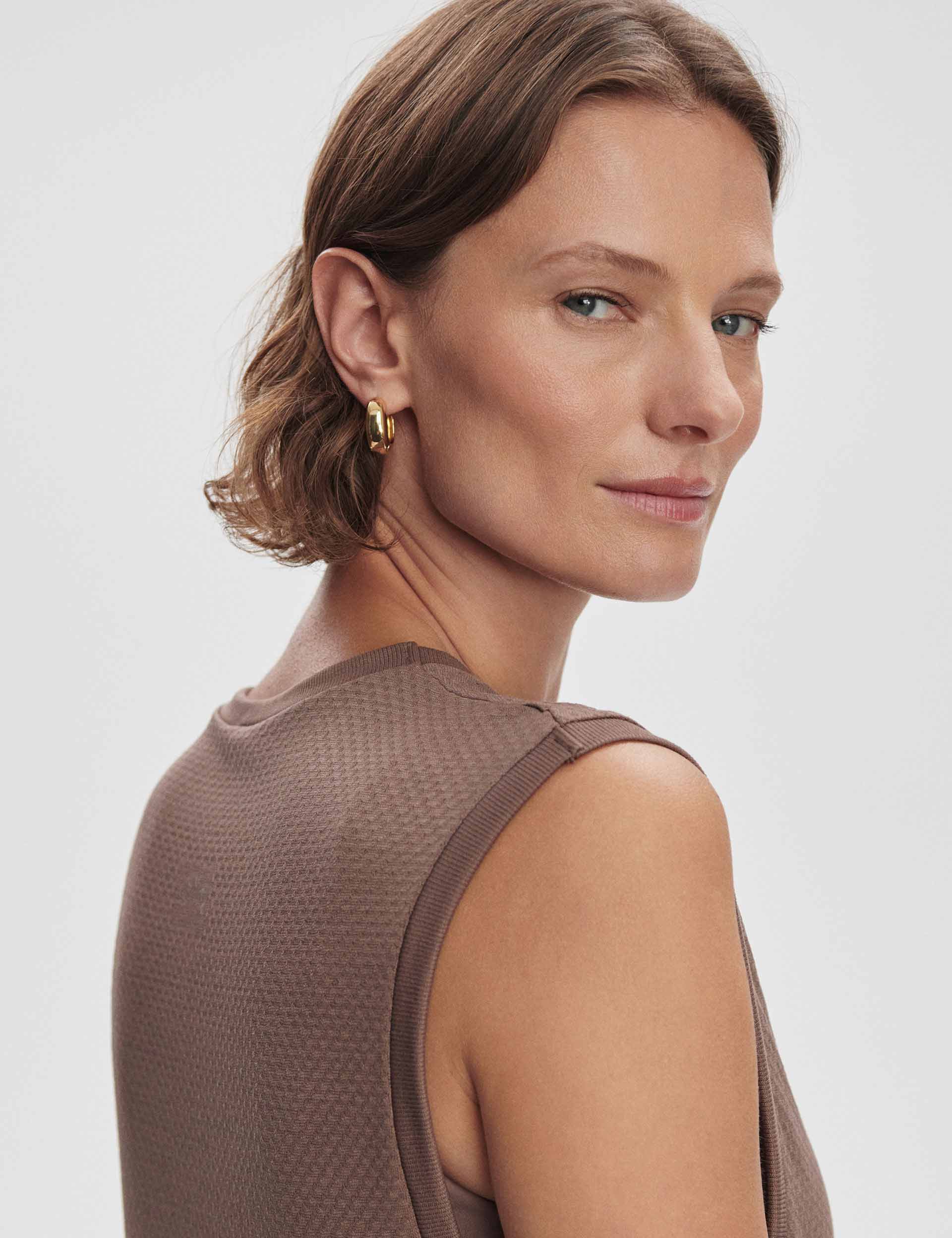 Page Seamless Crop Tank Top - Deep Taupe | Women's Fashion Stretch Yoga Shirt for Workout, Gym & Casual Wear