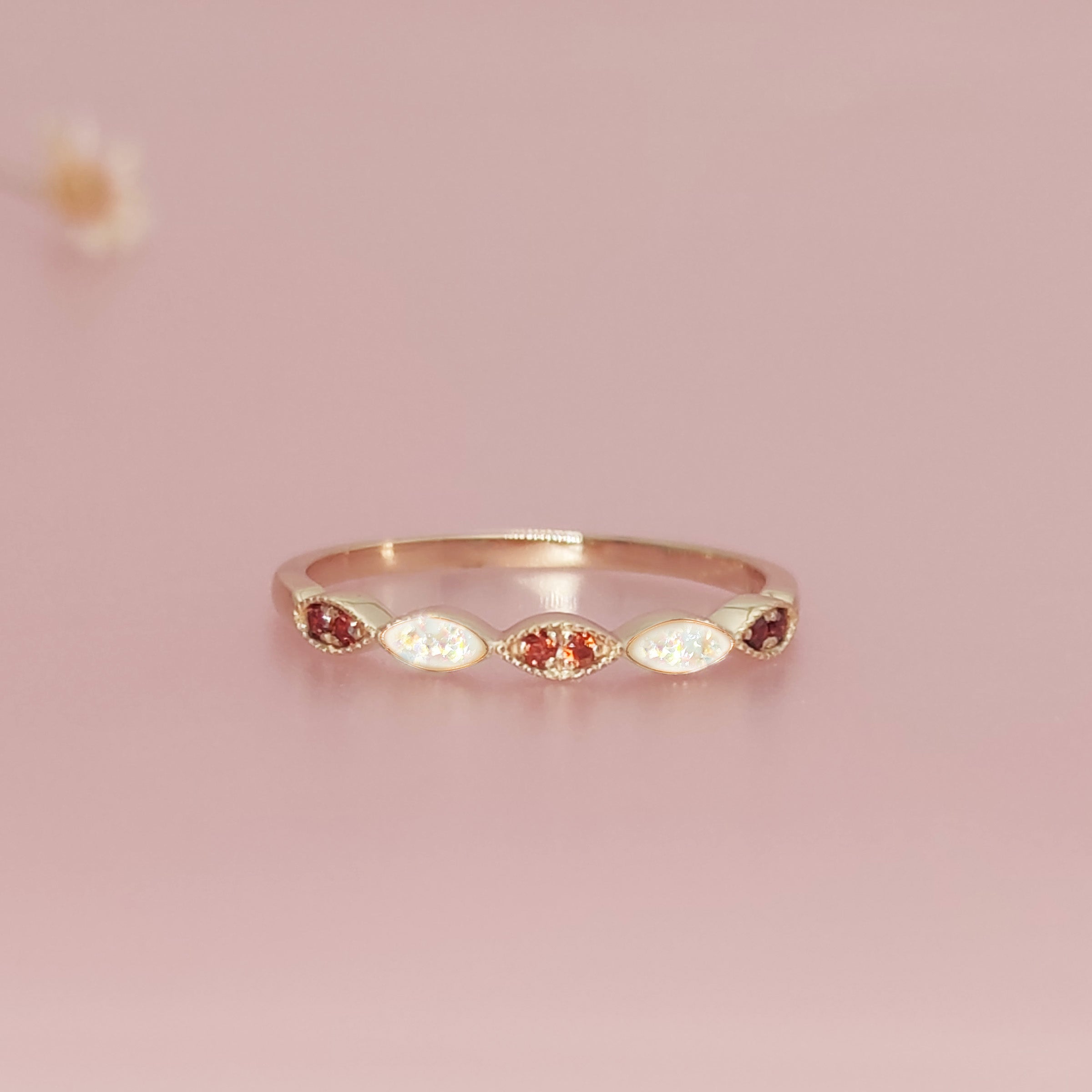Everlasting Love Memorial Ashes Ring - Handcrafted Keepsake Jewelry for Cremation Ashes - Perfect for Remembrance & Memorial Gifts