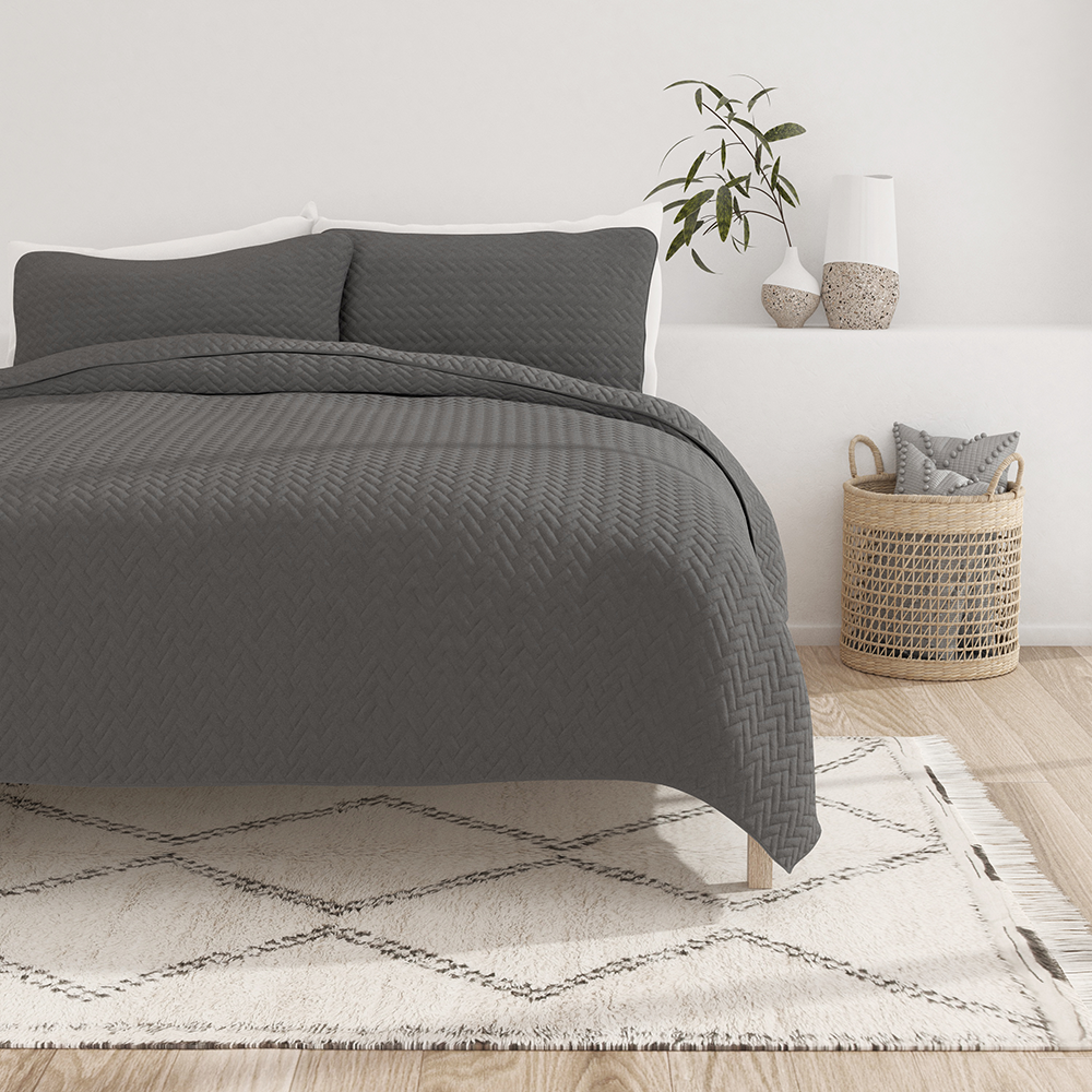 3 Piece Herringbone Quilted Coverlet Set - Queen Size Bedspread with Matching Shams | Soft & Breathable Quilted Bedding for All Seasons | Perfect for Master Bedroom, Guest Room & Dorm Decor