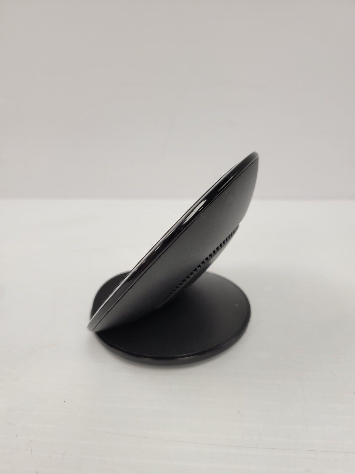 Samsung EP-NG930 Fast Wireless Charger Pad - Qi Certified for iPhone 15/14/13, Galaxy S23/S22, AirPods - Perfect for Home, Office & Nightstand Charging