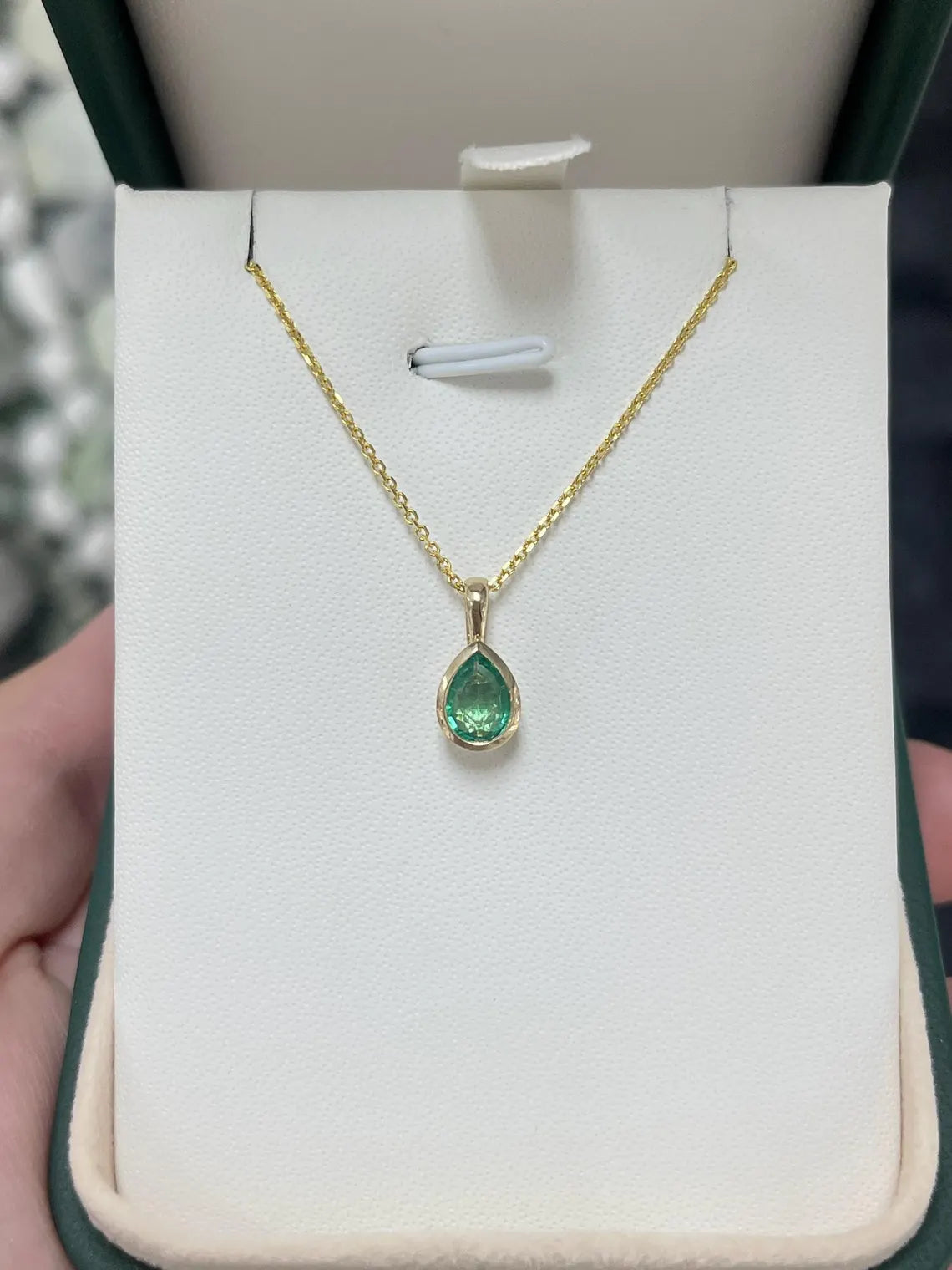 1.0ct Natural Pear Cut Emerald Solitaire Pendant - May Birthstone Charm Jewelry for Women, Elegant Necklace Gift for Birthday, Anniversary & Special Occasions