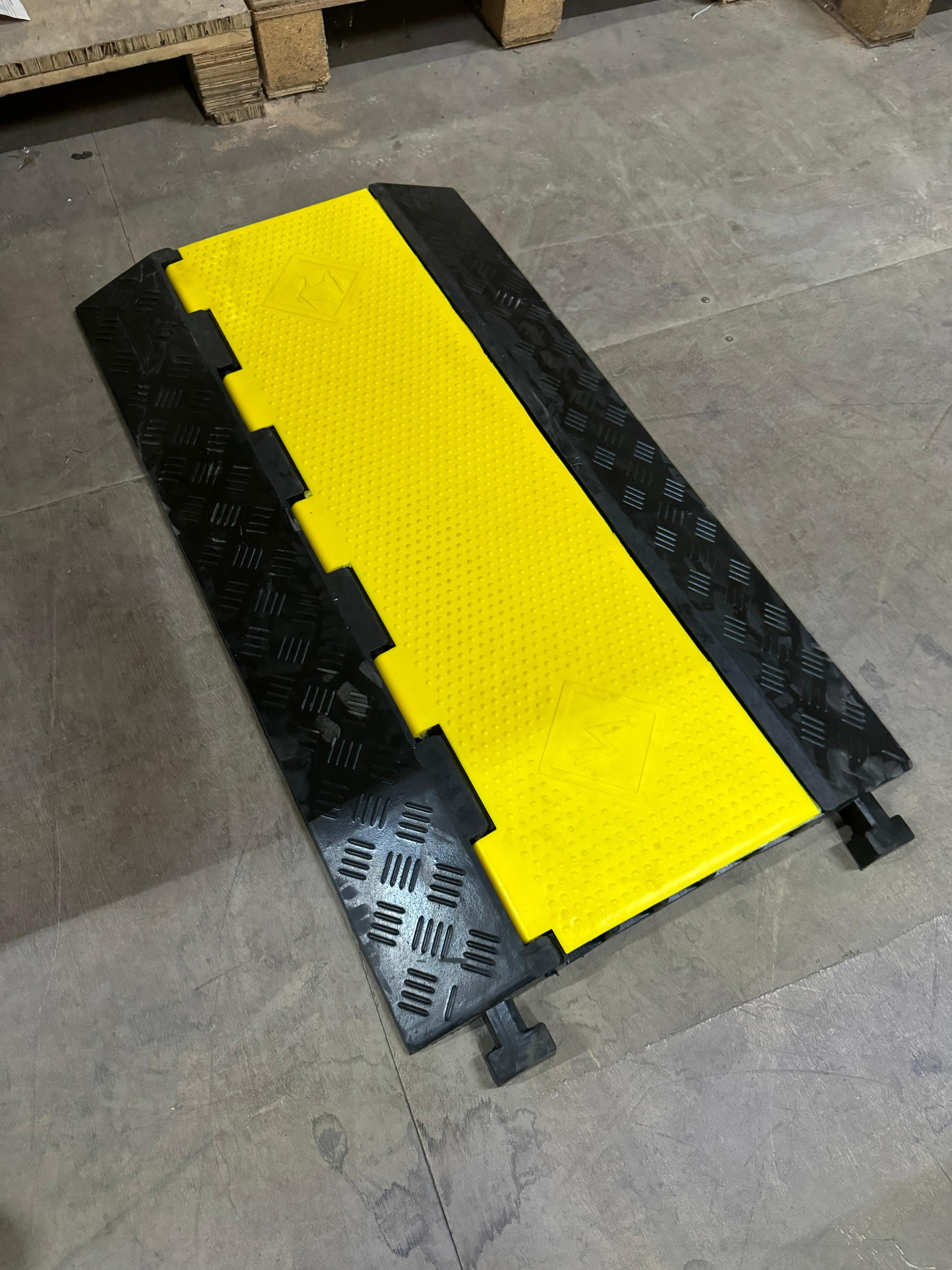 5-Channel Heavy Duty Rubber Cable Protector - RH 9033 for Traffic Safety, Road Protection & Cord Management | Ideal for Construction Sites, Parking Lots & Outdoor Events
