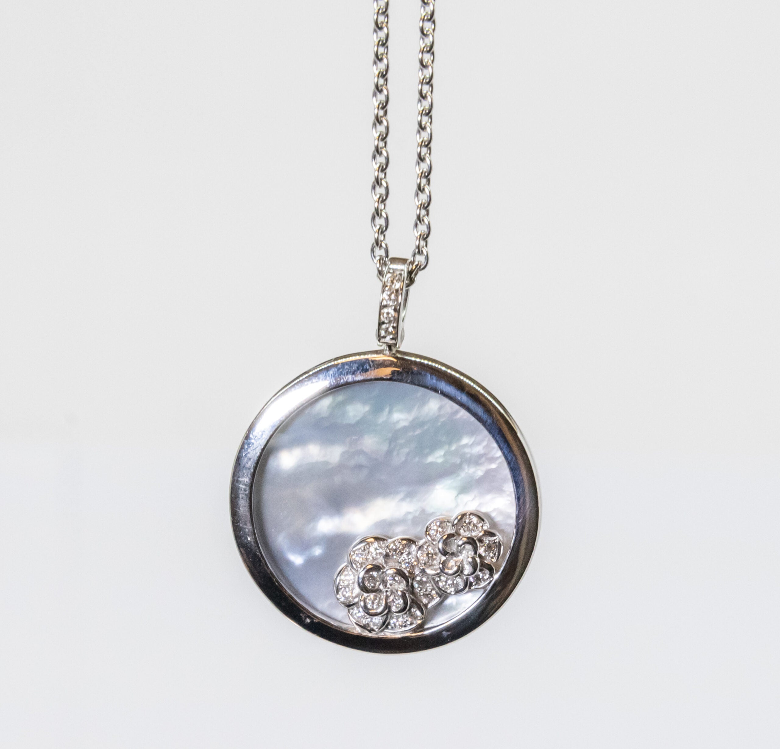 Carrera Y Carrera Baile Garden 18K White Gold Diamond Pendant Necklace - Elegant Jewelry Gift for Women, Perfect for Weddings, Anniversaries & Special Occasions