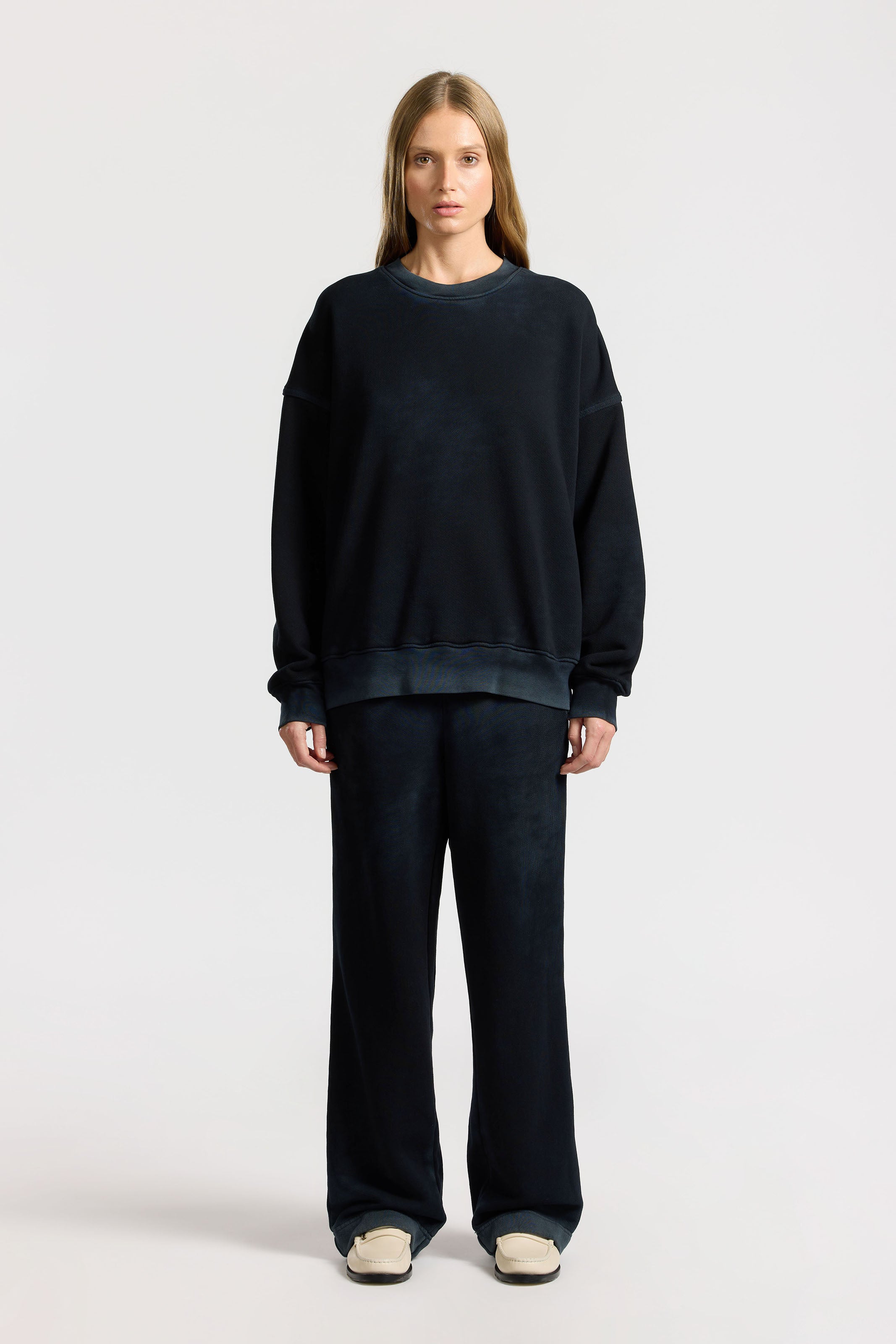 Vintage Black Boston Crew Neck Sweatshirt - Classic Unisex Pullover for Men & Women | Casual Wear, Street Style, Loungewear, and Everyday Comfort