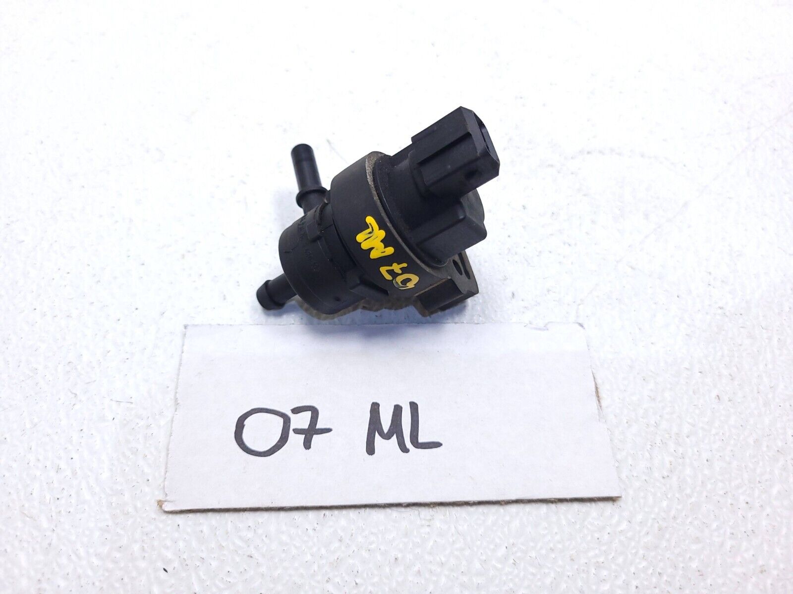 06-11 Mercedes ML500 Purge Solenoid Vacuum Switch Valve OEM Replacement Part - Perfect for Engine Emission Control System Repair & Maintenance