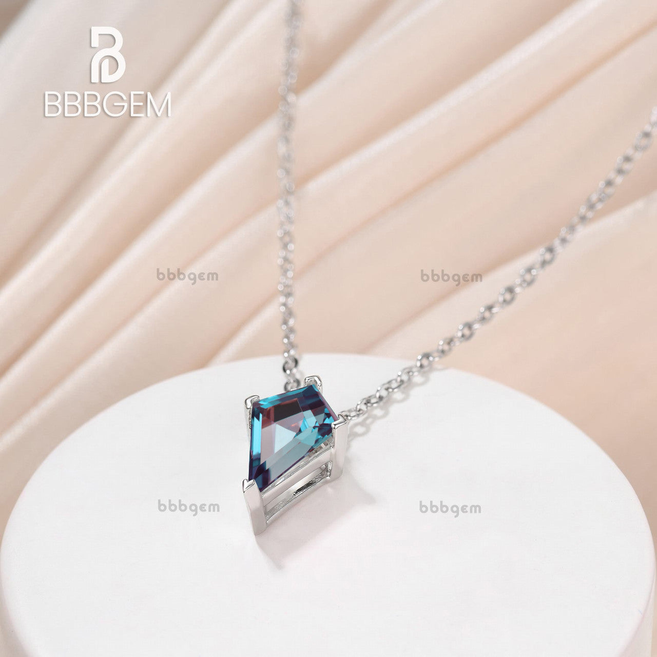 3 Carat Alexandrite Solitaire Pendant Necklace - June Birthstone & Anniversary Gift in Sterling Silver/White Gold - Elegant Kite-Shaped Jewelry for Women, Perfect for Weddings, Parties & Special Occasions