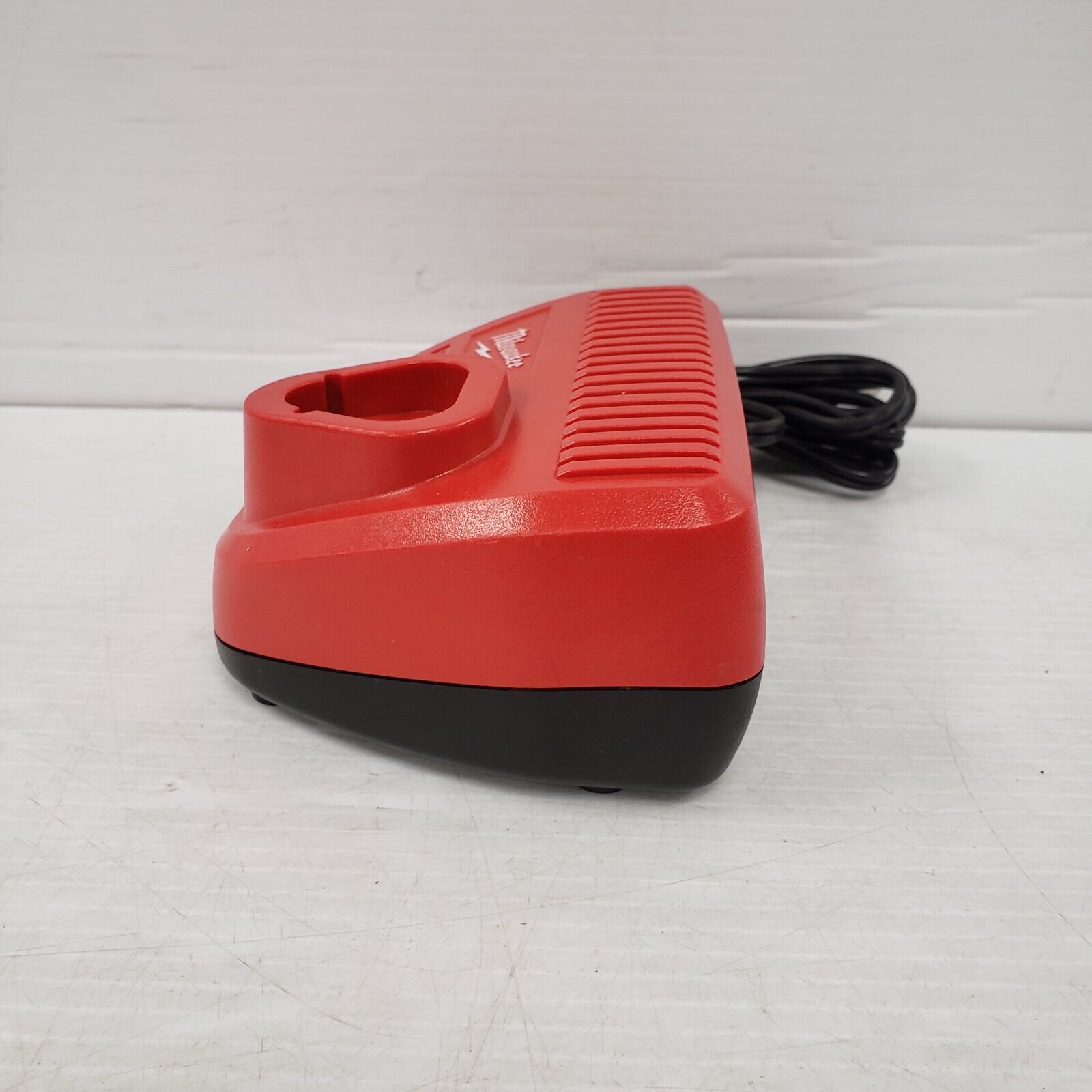 Milwaukee 48-59-2401 12V Battery Charger for Power Tools - Fast Charging & Durable for M12 & M18 Batteries | Ideal for Construction Sites & DIY Projects