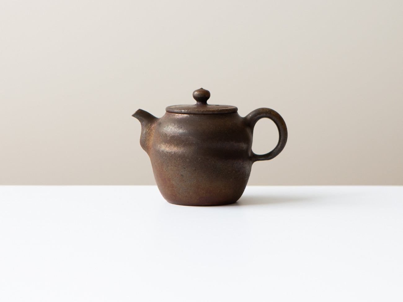 Elegant Bronze Swirl Teapot - Handcrafted Ceramic Tea Pot with Unique Design - Perfect for Afternoon Tea, Gifts & Home Decor
