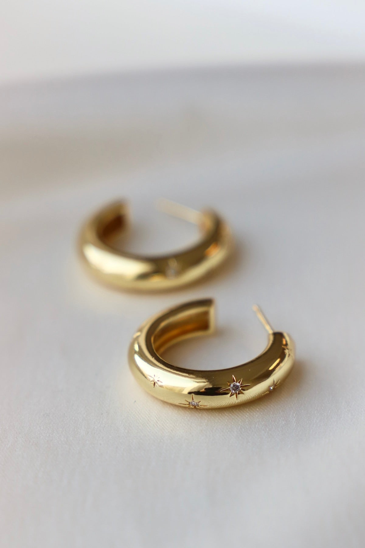 Meredith CZ Star Thick Hoop Earrings for Women - Sparkling Cubic Zirconia Chunky Hoops - Perfect for Parties, Weddings & Everyday Wear