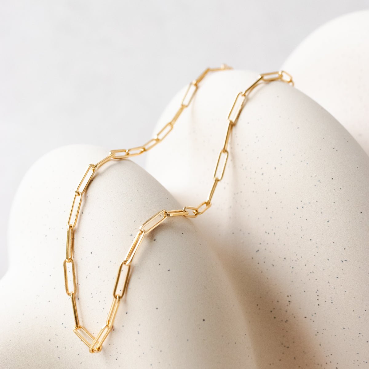 POISE Short Oval Link Necklace in Gold - 17 Inch Elegant Chain for Women, Perfect for Everyday Wear, Parties & Special Occasions