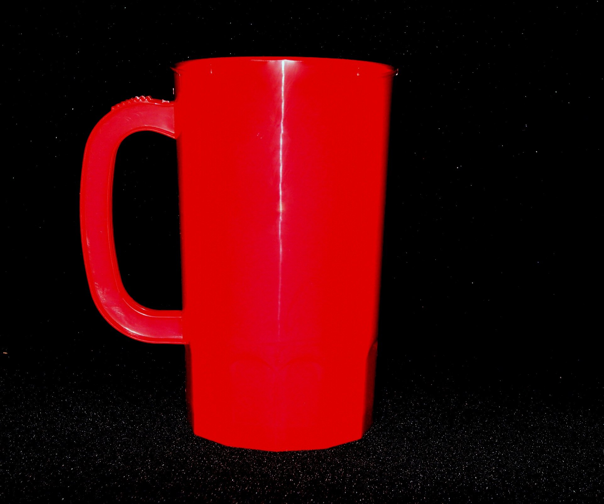 32oz Large Plastic Beer Mugs Set of 8 - Red Color for Parties, Tailgating & Outdoor Events - Durable Unbreakable Drinking Cups for Beer, Cocktails & Beverages