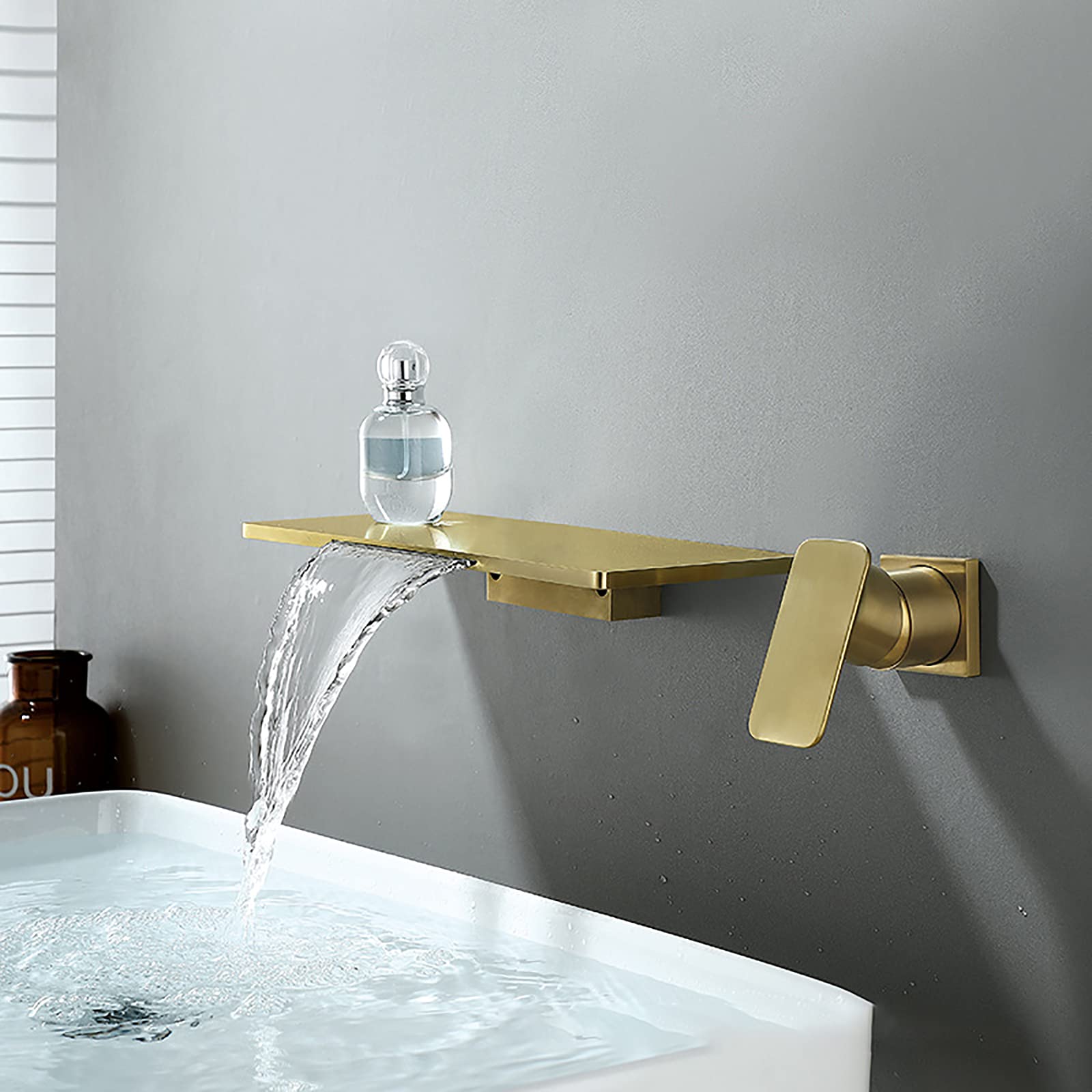 Brushed Gold Single Handle Kitchen Faucet with Pull Down Sprayer - Hot & Cold Water Mixer Tap for Sink (Color: Matte Gold, JWNNFC) - Perfect for Modern Home Kitchen Renovation and Daily Dishwashing