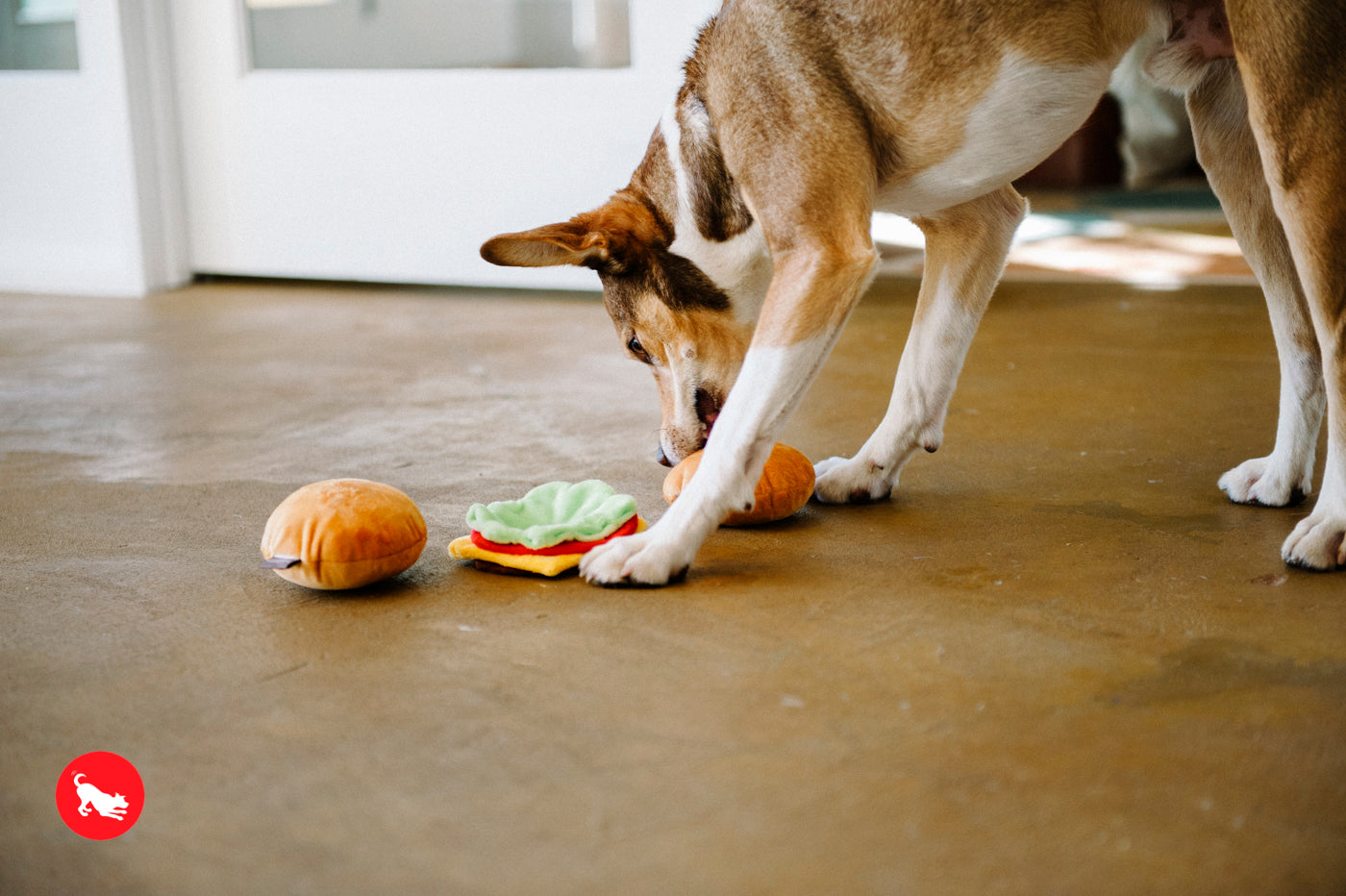 American Classic® La Hamburguesa Plush Dog Toy - Soft & Durable Chew Toy for Small & Large Dogs - Perfect for Playtime, Training & Cuddling