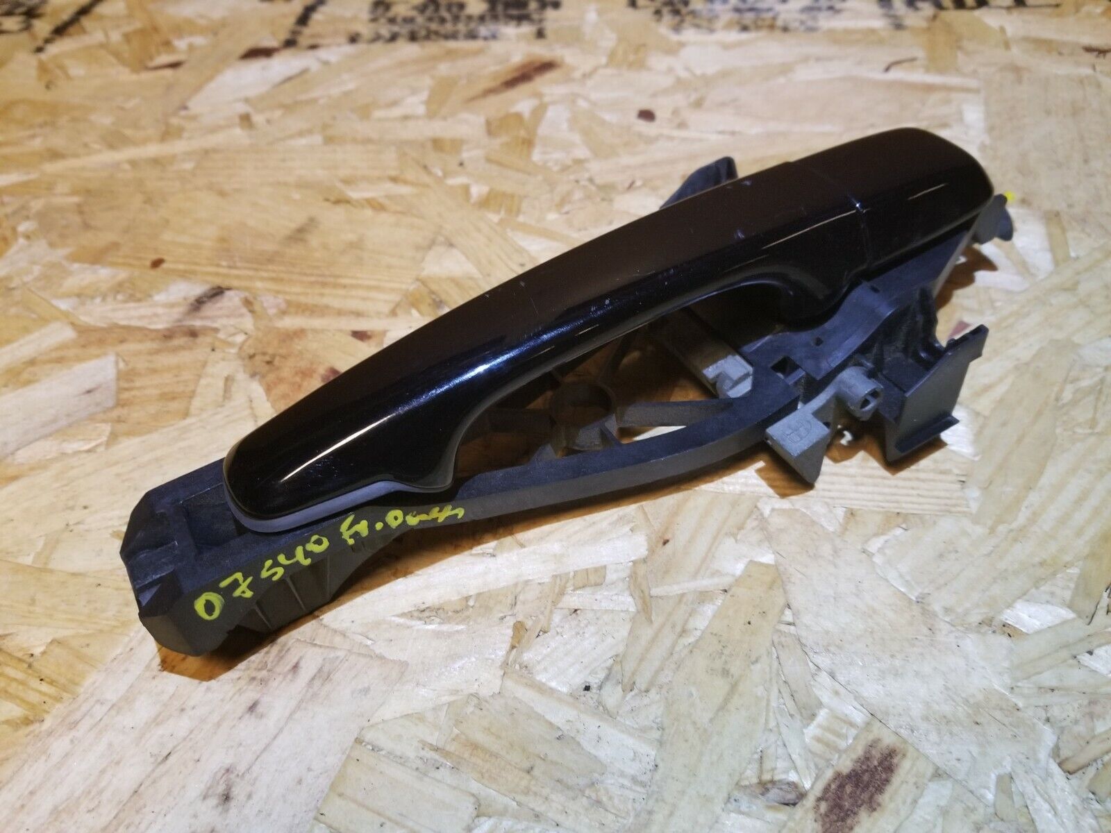 05 06 07 Volvo S40 Front Right Passenger Side Exterior Door Handle Replacement - OEM Quality - Perfect for Car Door Repair & Maintenance