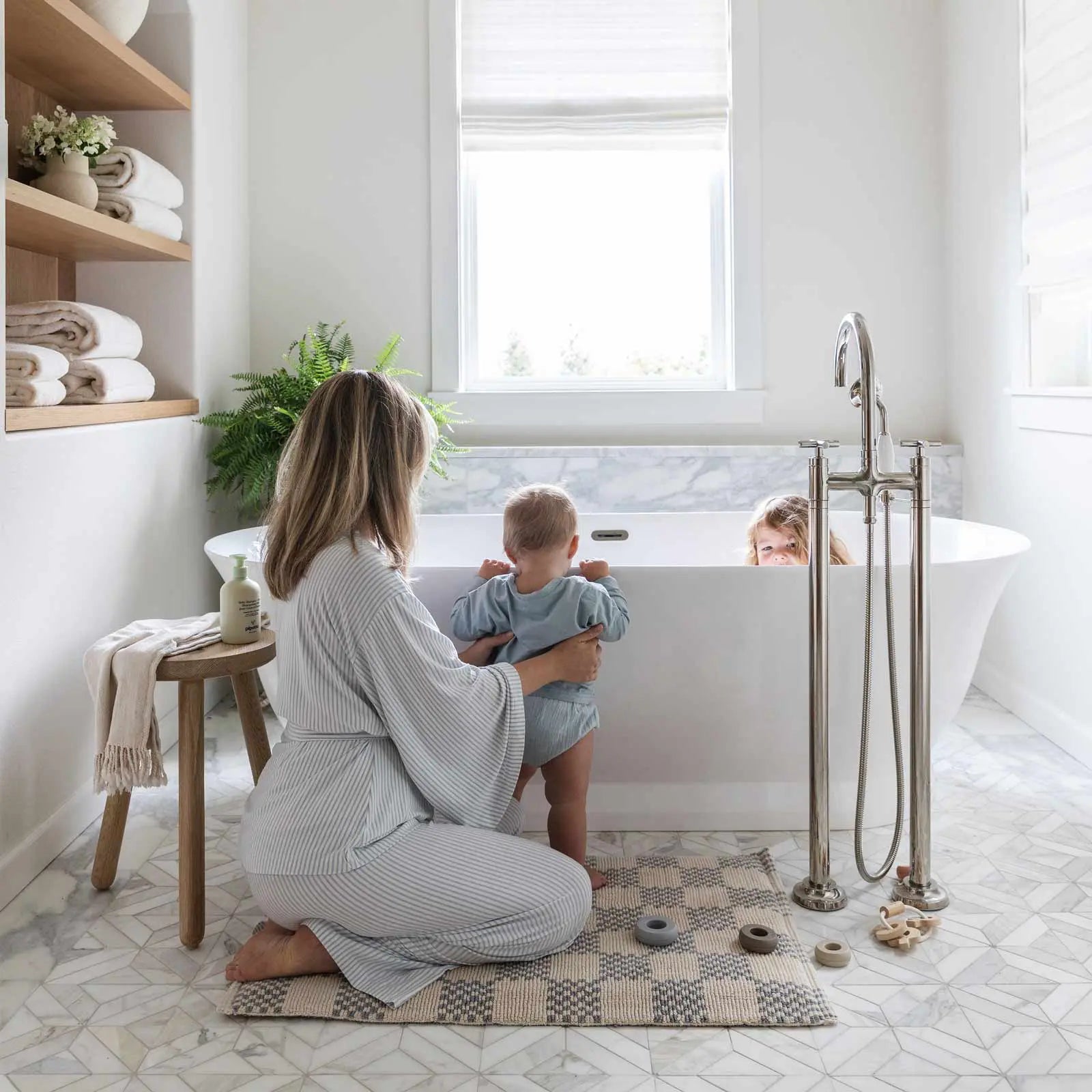 Soft Non-Slip Bathroom Rug with Checkered Pattern - Absorbent, Quick-Dry, Machine Washable for Bathroom, Shower, and Vanity Areas