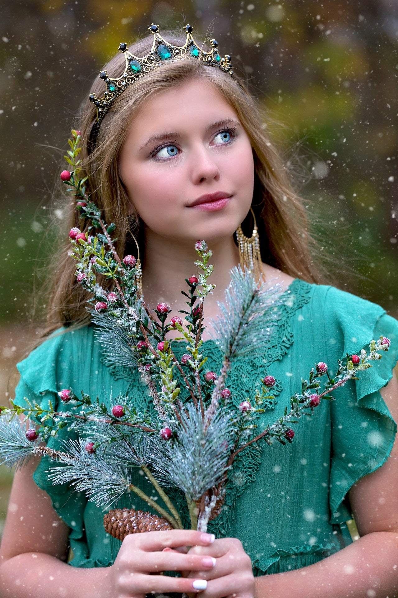 Enchanting Green Crystal Crown - Elegant Rhinestone Tiara for Women, Bridal Party, Cosplay & Costume Accessories | Perfect for Weddings, Pageants, Halloween & Fantasy Events