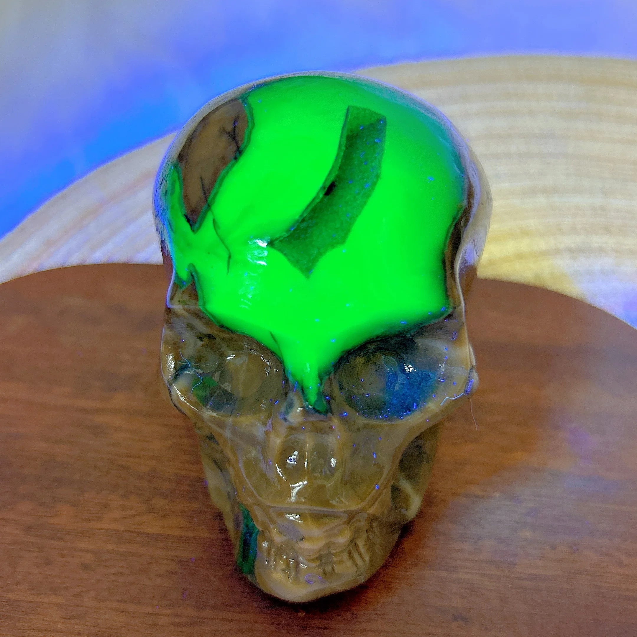 Natural Volcanic Agate Skull Carving with UV Light Effect - Green Flashy Healing Crystal for Energy, Home Decor & Spiritual Gifts | Perfect for Meditation, Feng Shui & Unique Gift Giving