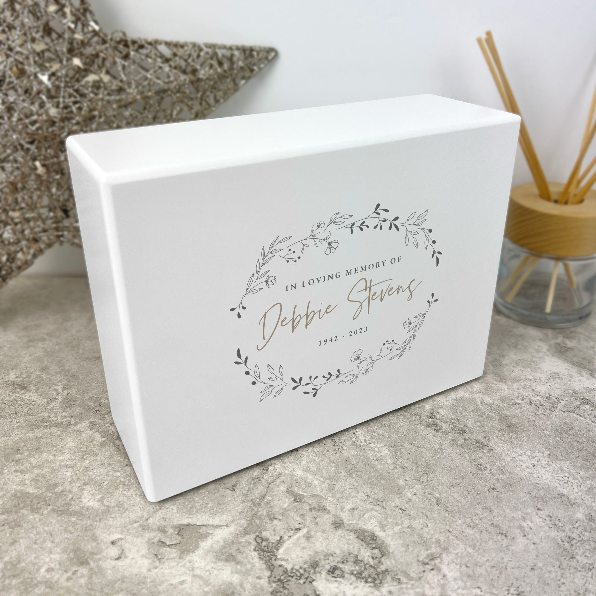 Personalized Memorial Wreath Cremation Urn for Ashes - 1.09 Liters (37 oz) - Handcrafted Keepsake for Loved Ones - Perfect for Home Memorials, Funeral Services & Remembrance Ceremonies