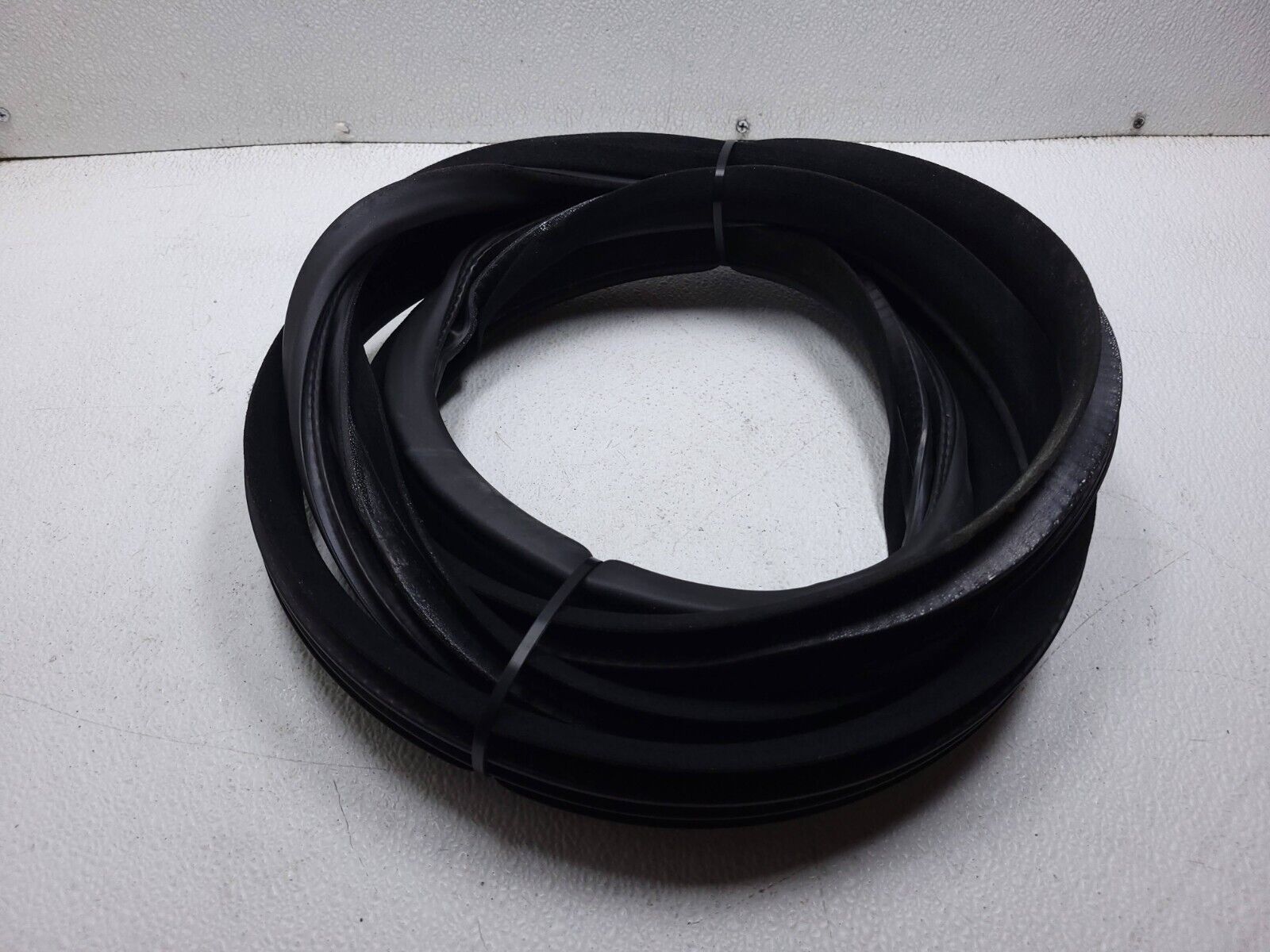 2006-2011 Mercedes ML500 Right Front Passenger Door Weatherstrip Seal - OEM Replacement Part for Weather Protection & Noise Reduction - Perfect for Car Restoration & DIY Auto Repair