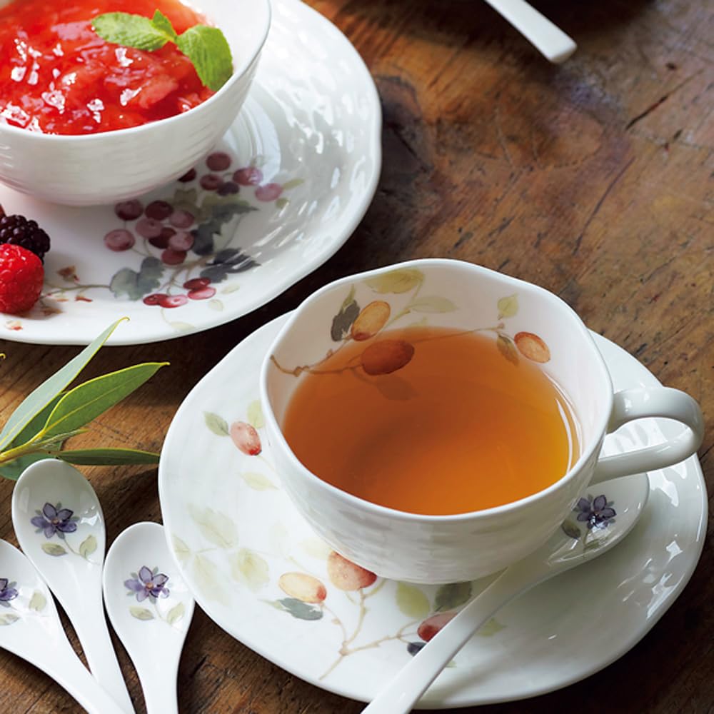 Narumi 96010-23067PAZ Lucy Garden 8.3 fl oz (210 cc) Berry Pattern Cup and Saucer Set - 5-Piece Elegant Floral Tea Set, Microwave & Dishwasher Safe - Perfect for Afternoon Tea, Bridal Shower Gift, Mother's Day Present & Coffee Lovers