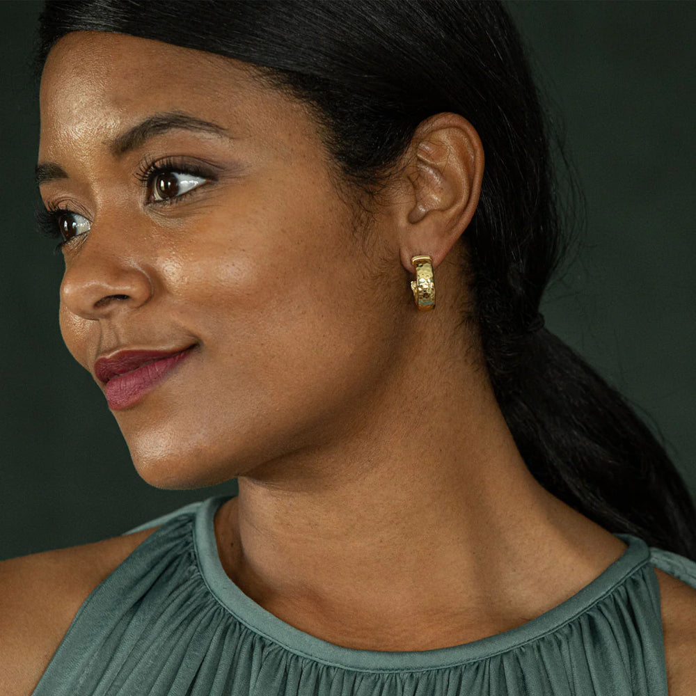 Capucine de Wulf Cleopatra Classic Small Gold Hoop Earrings - Elegant Everyday Jewelry for Women, Perfect for Work, Date Night & Special Occasions