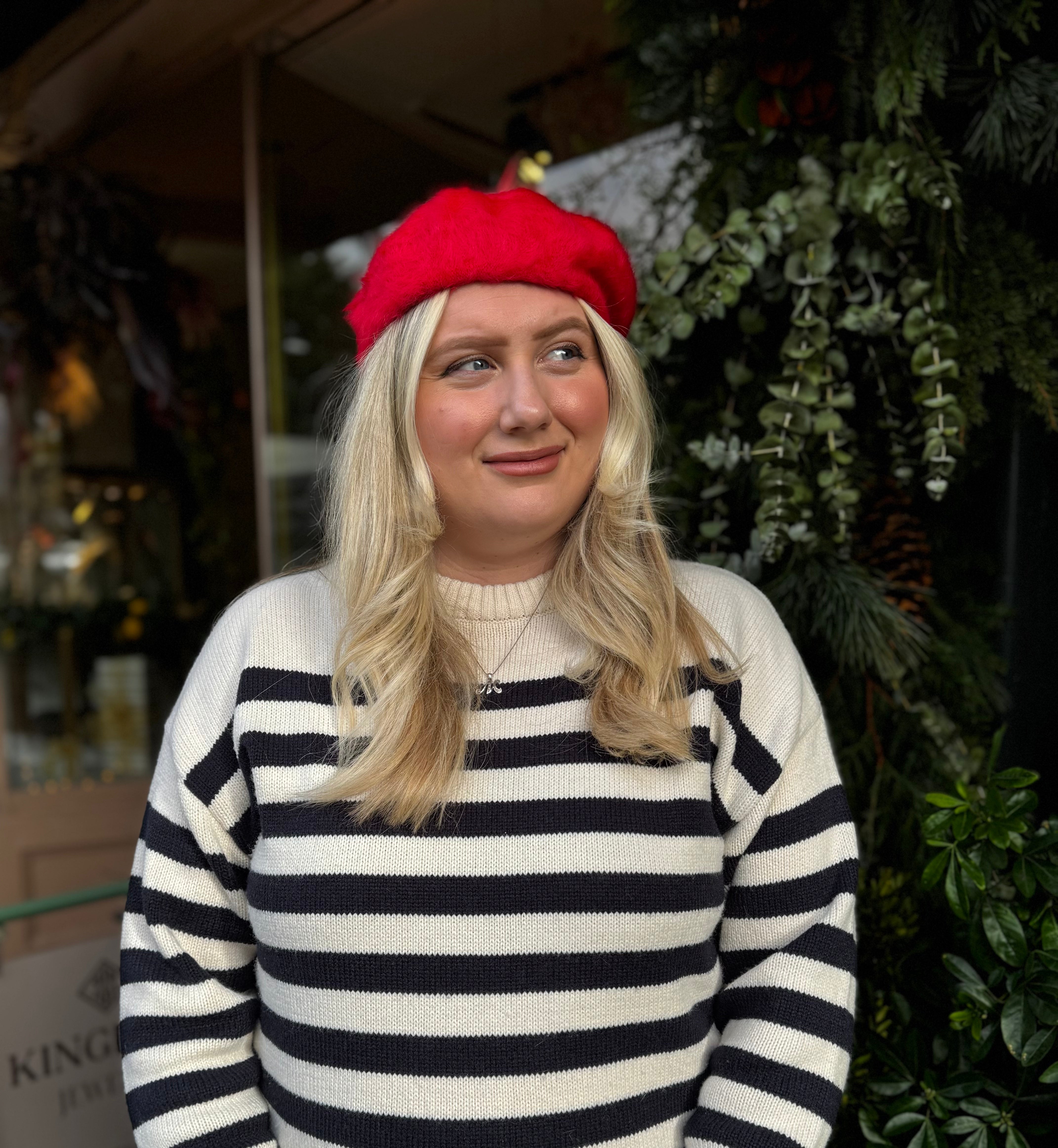 Stylish Red French Beret Hat for Women - Classic Wool Winter Fashion Accessory | Perfect for Parisian Outfits, Costume Parties & Cold Weather