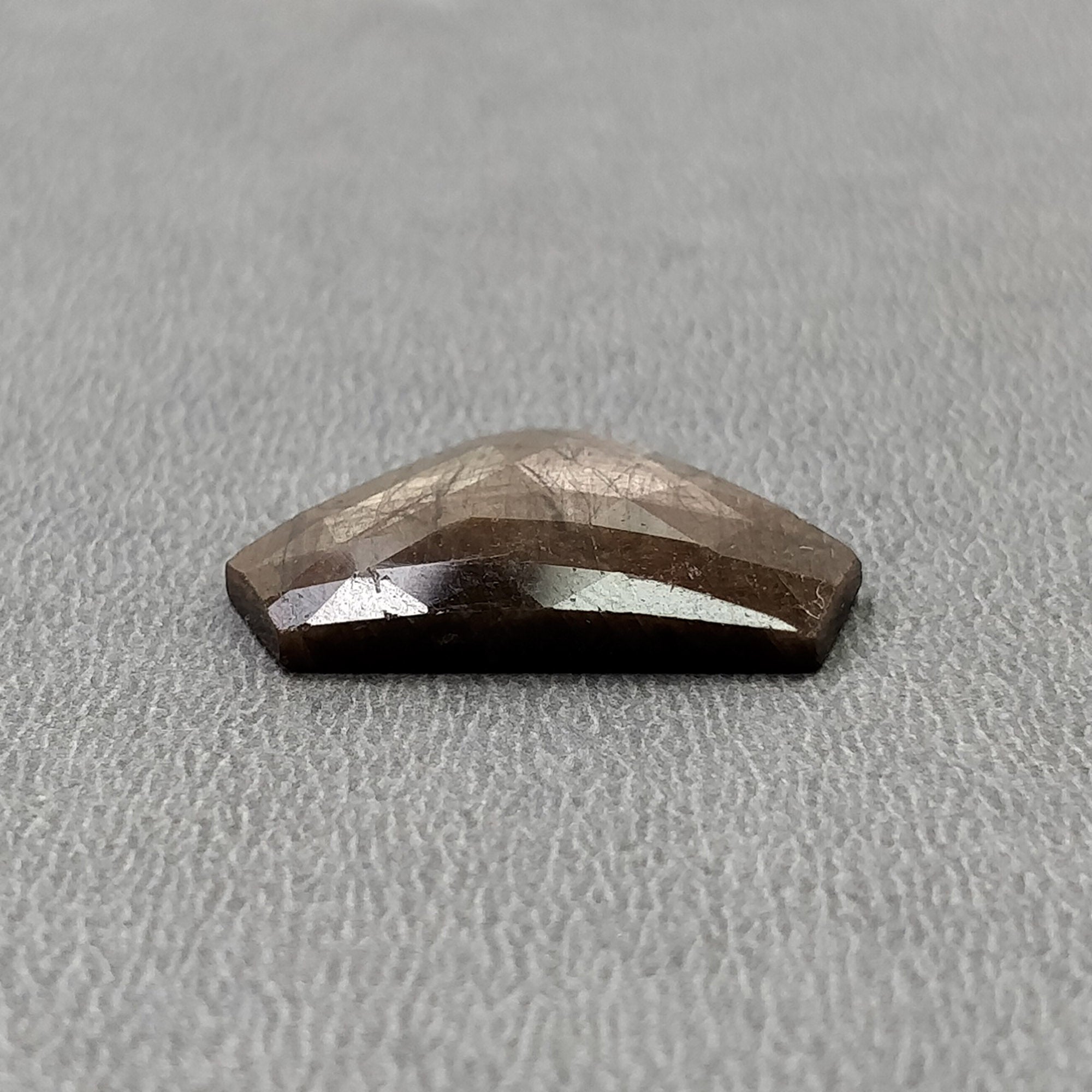15.30cts Natural Untreated Golden Brown Chocolate Blue Sapphire Gemstone - Step Cut 22.5x19mm Uneven Shape (with Video) | Perfect for Jewelry Making, Engagement Rings & Luxury Gifts