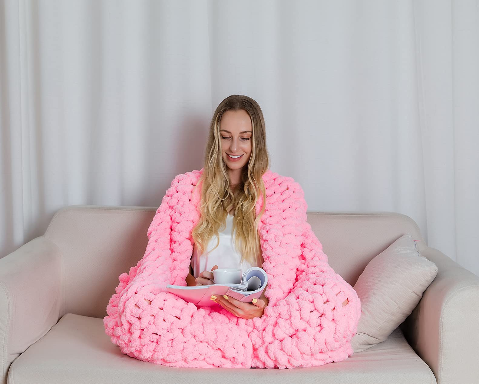 Alzoear Chunky Knit Throw Blanket - Chenille Handmade Cozy Warm Blanket for Sofa, Bed, Couch & Home Decor - Soft Luxurious 50x60 Inch Blanket for Winter, Gift Giving & Cozy Evenings (Bright Pink)