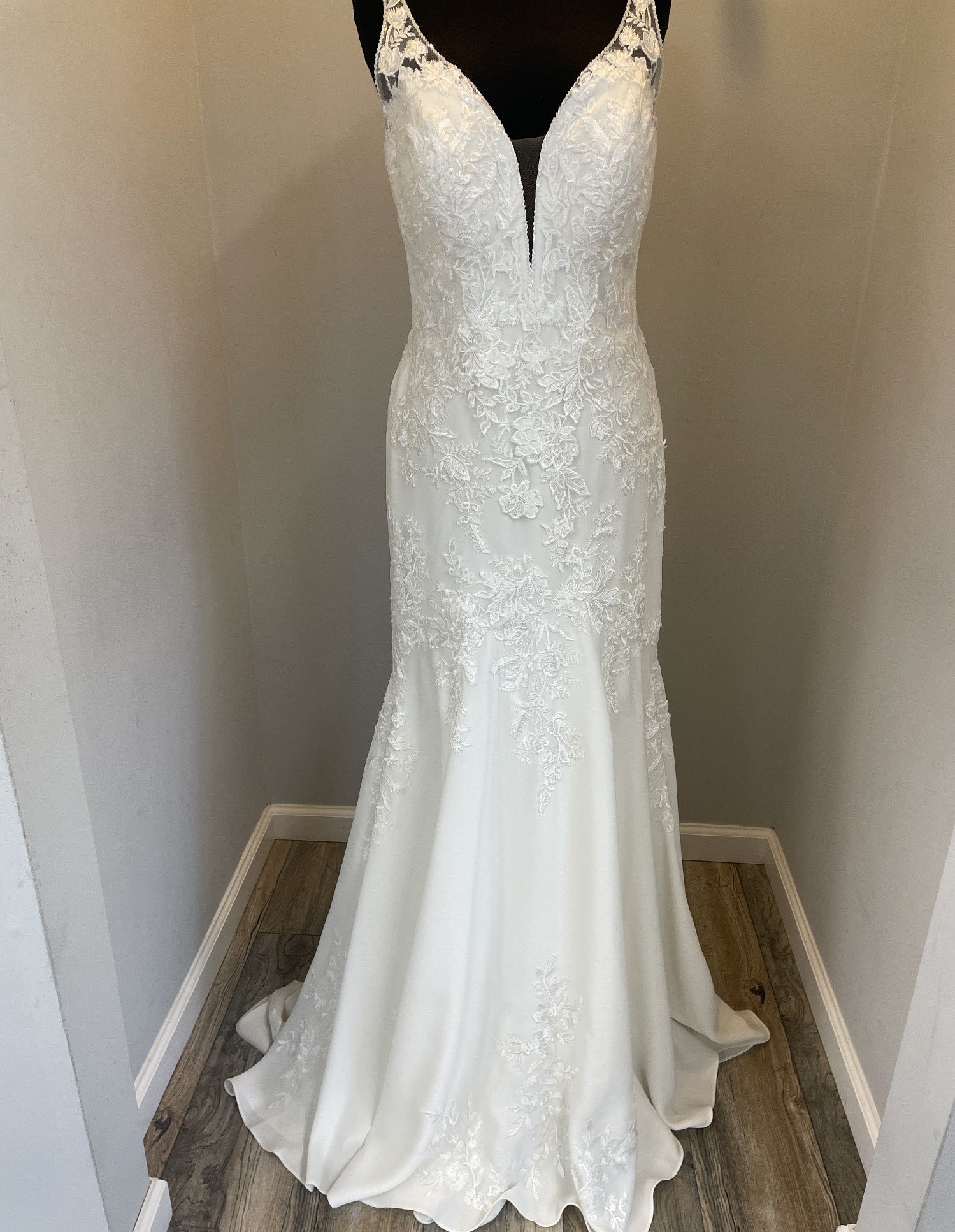 Stella York 7078 Sample Wedding Dress – Elegant A-Line Gown for Brides, Perfect for Church, Beach, and Outdoor Ceremonies