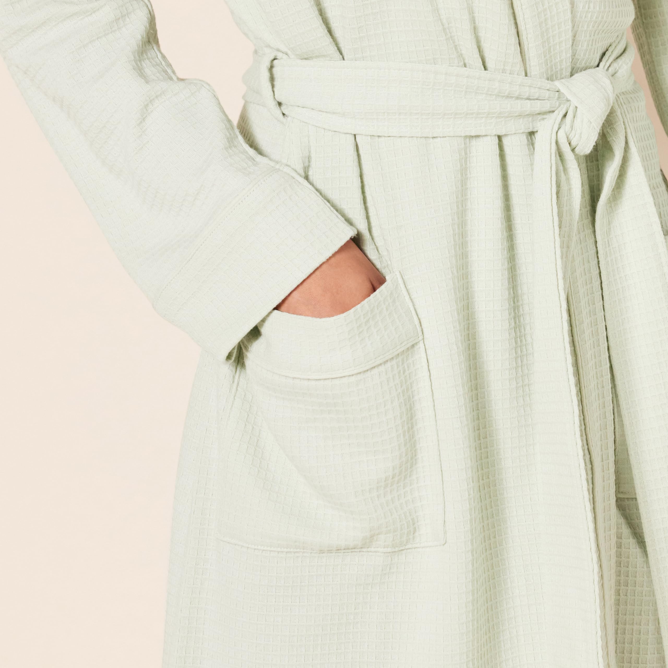 Amazon Essentials Women's Lightweight Waffle Mid-Length Robe - Soft & Comfortable Bathrobe for Spa, Lounge & Relaxation (Plus Size Available)