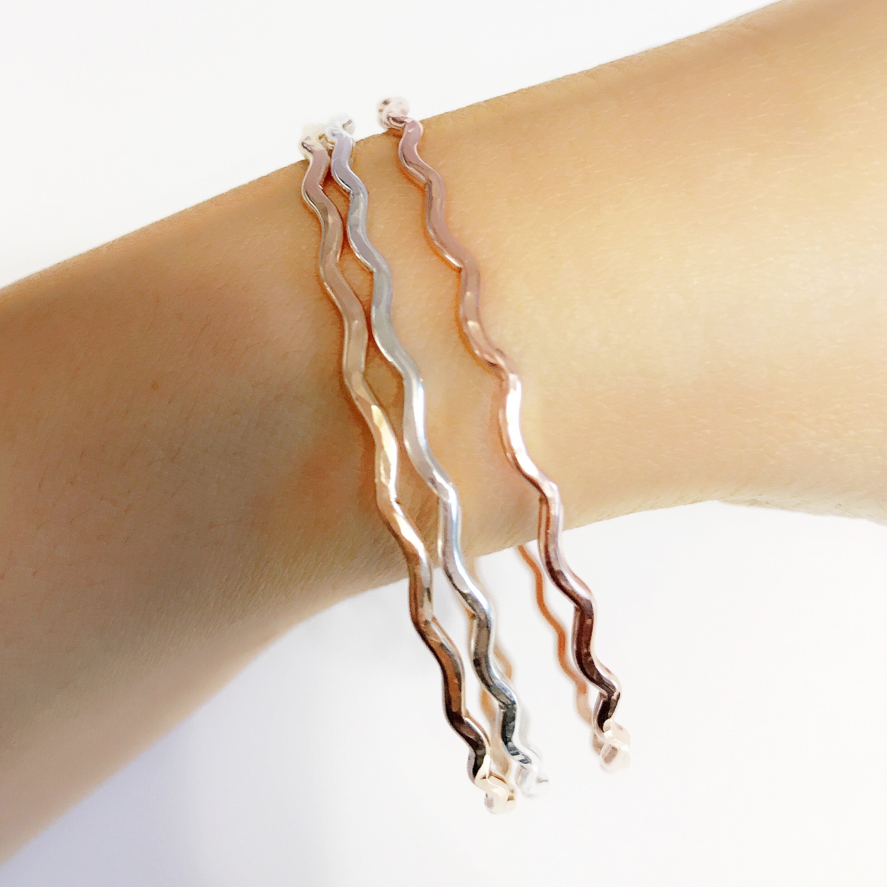 UNAHI Mixed Metal Bangles Set (B334) - Stylish Stackable Bracelets for Women, Perfect for Casual Wear, Parties & Gifts