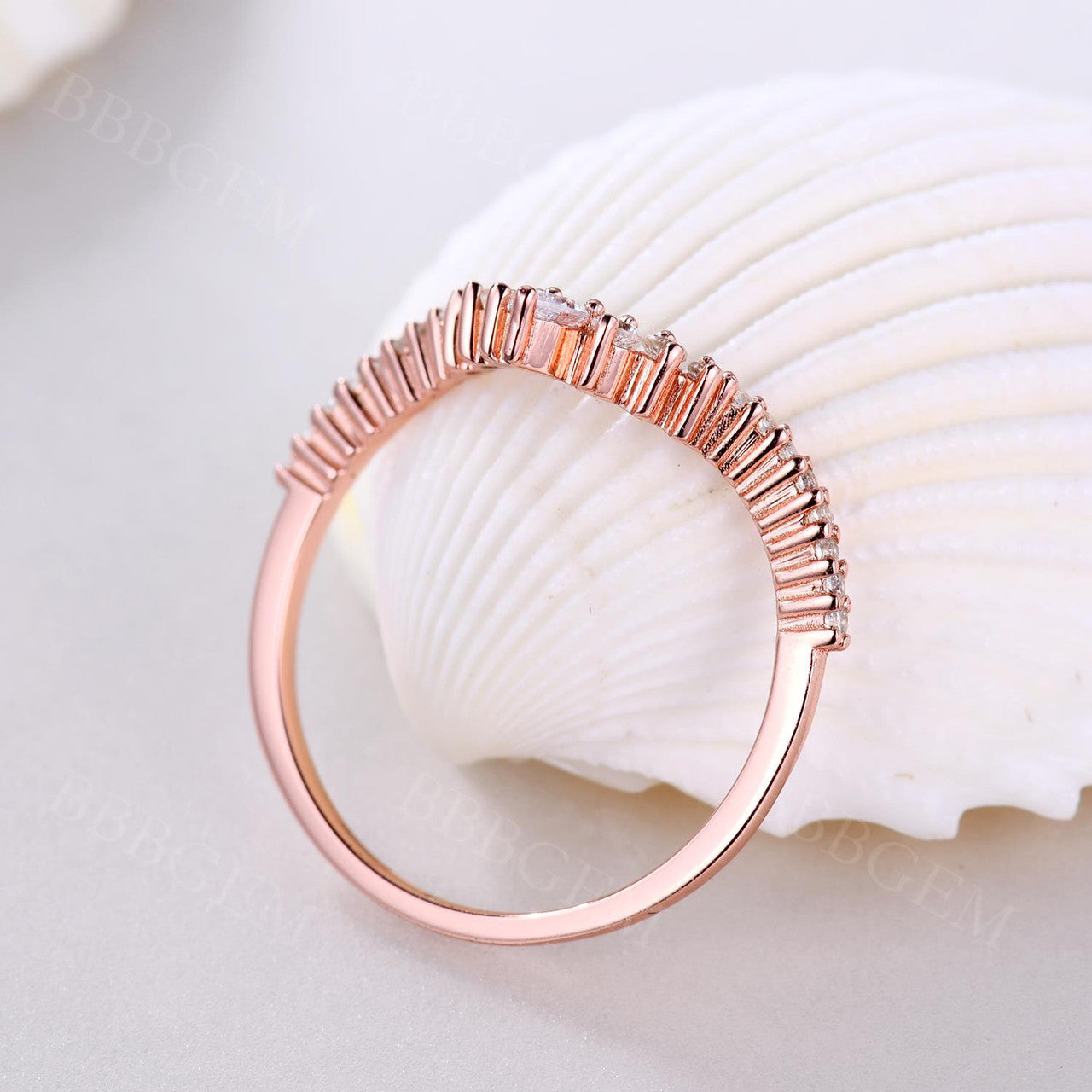 Rose Gold Curved Moissanite Wedding Band - Pear & Round Cut Engagement Ring for Women - Perfect for Bridal Jewelry, Anniversary Gifts & Special Occasions