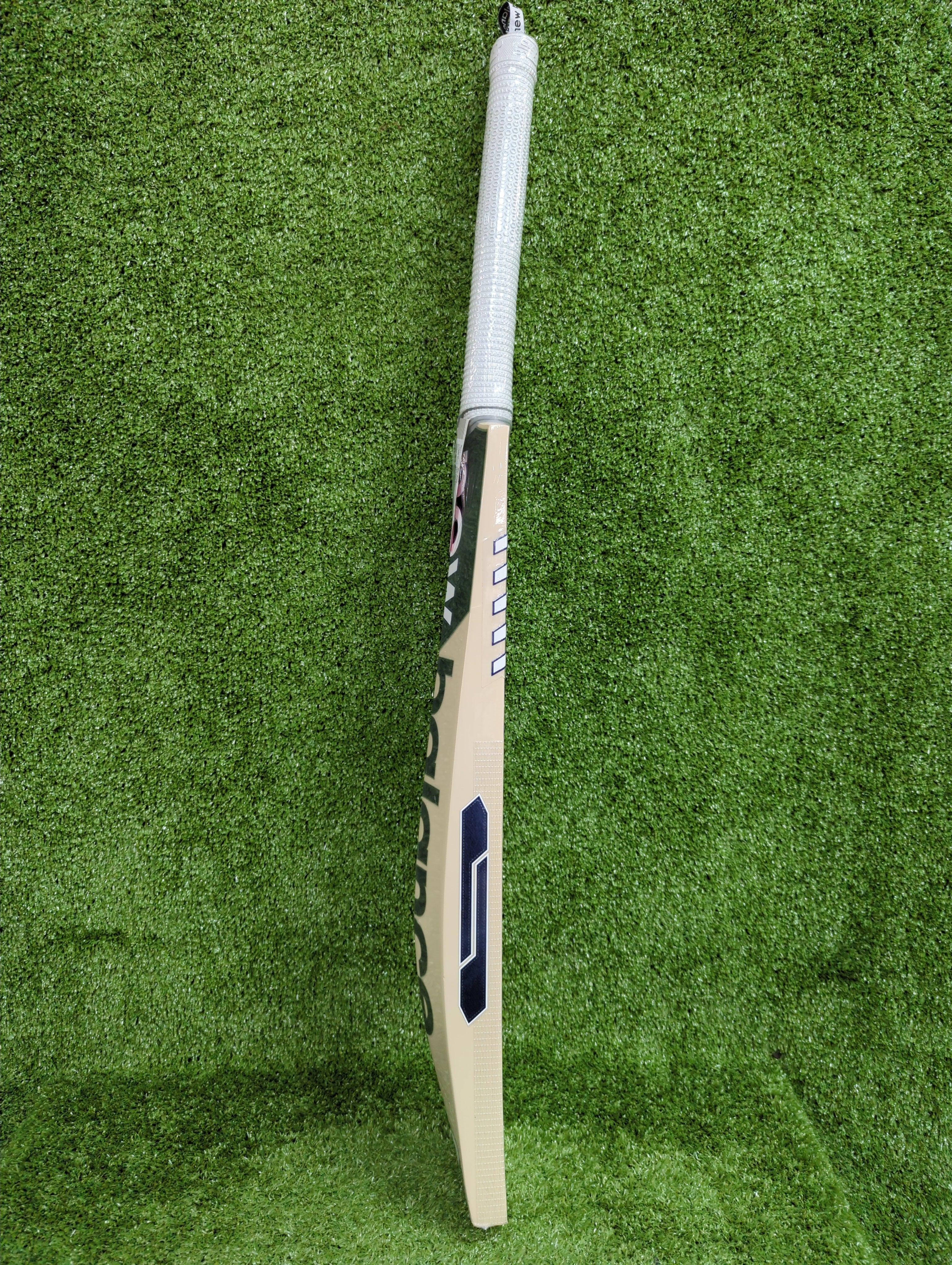 NB DC 400I English Willow Cricket Bat - Premium Grade for Professional Players - Perfect for Matches, Training & Outdoor Sports