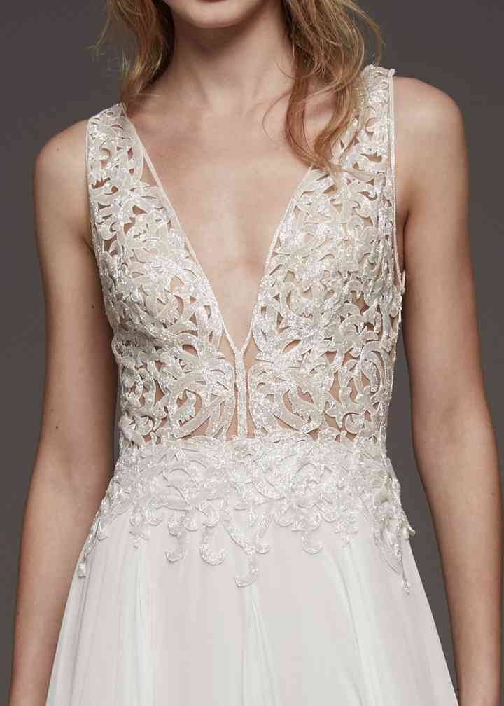 Atelier Pronovias Huguet Wedding Dress - Size 8 | Elegant Bridal Gown for Church Ceremony & Reception