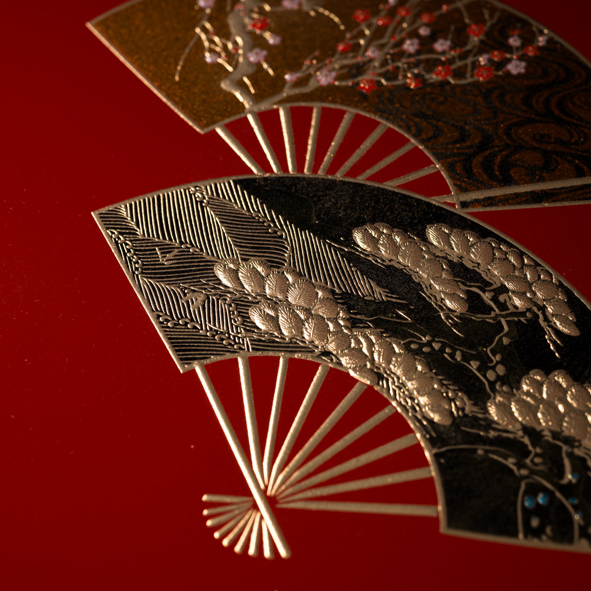 Modern Yamanaka Lacquerware Tray - Handcrafted Gold Fan Design - 30cm Round Serving Tray - Perfect for Tea Ceremony, Sushi Presentation & Home Decor