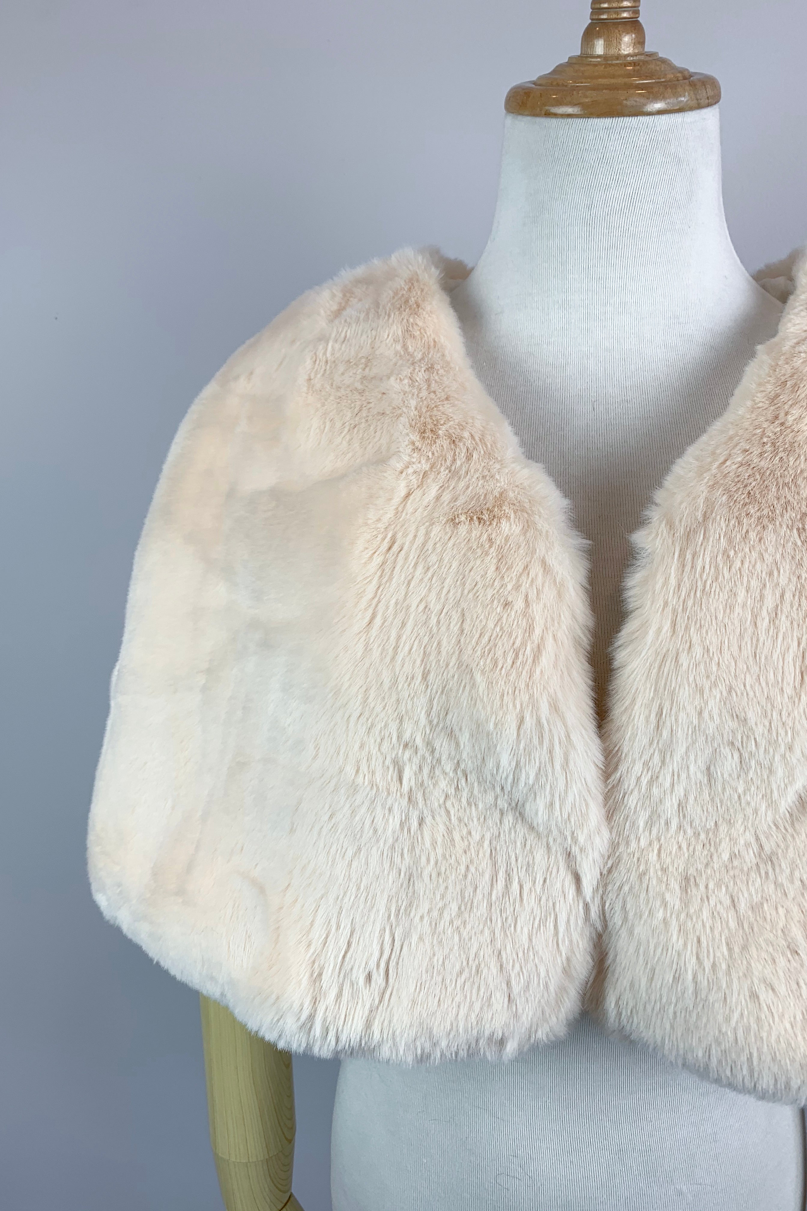 Elegant Champagne Faux Fur Wedding Cape - Georgina Cha05 Bridal Shawl for Winter Weddings & Photo Shoots