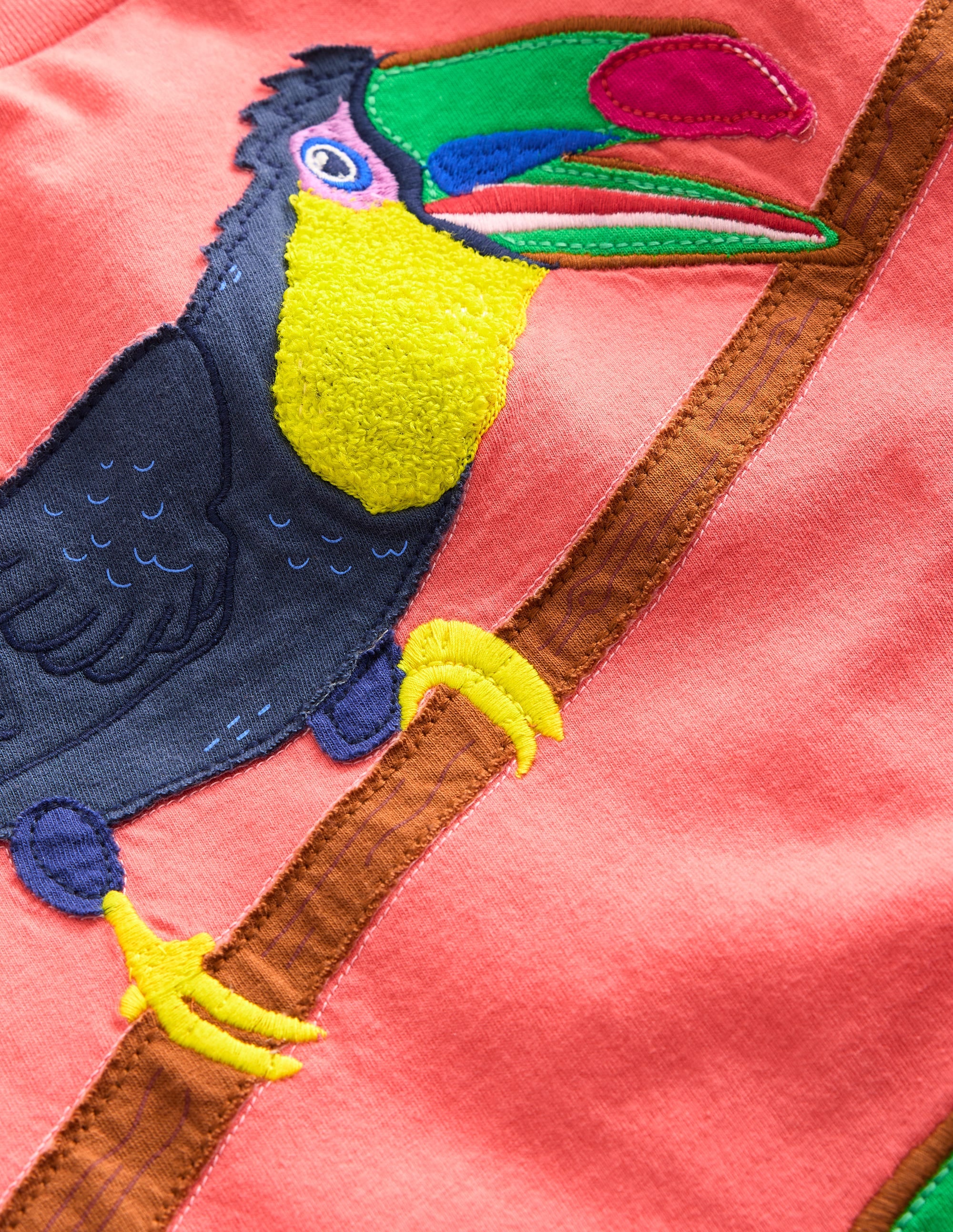 Stylish Coral Pink Toucan Appliqué Animal T-Shirt - Trendy Graphic Tee for Women & Girls - Perfect for Casual Wear, Beach Outfits, and Tropical Vacations