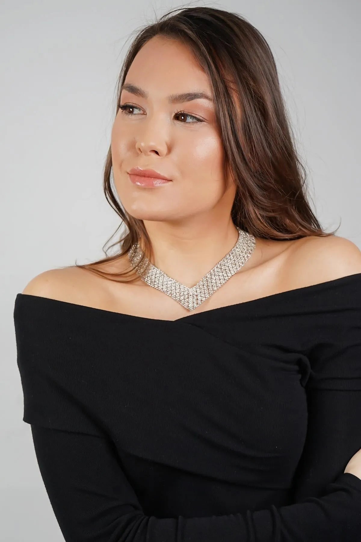 Elegant V Neck Crystal Necklace for Women - Sparkling Rhinestone Pendant Jewelry Gift for Party, Wedding & Evening Occasions