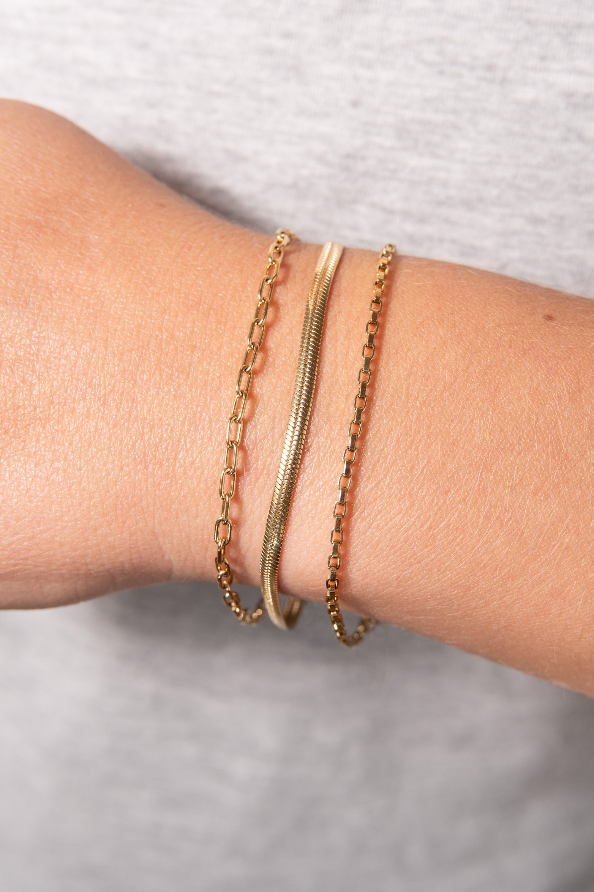 Stylish Everyday Paperclip Chain Bracelet for Women - Trendy Minimalist Jewelry for Casual Wear & Office Outfits