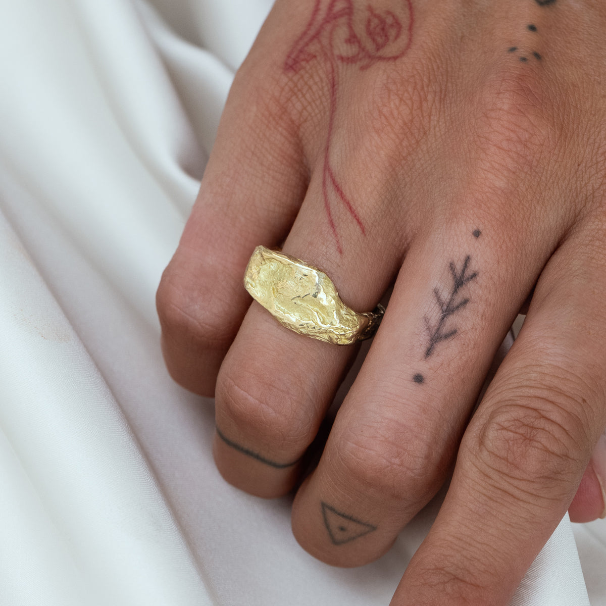 Signet Rock Ring for Women - Vintage Silver Jewelry with Natural Stone - Perfect for Everyday Wear & Special Occasions