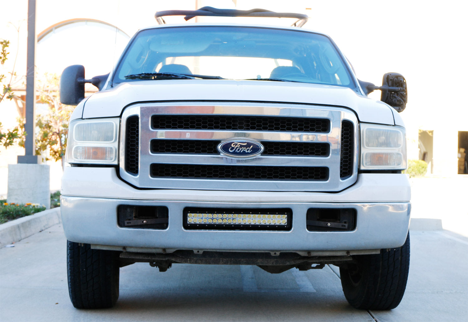 120W 20 LED Light Bar with Lower Bumper Bracket & Wiring Harness - Compatible with 1999-2007 Ford F250 F350 Super Duty Trucks - Perfect for Off-Roading, Night Driving & Work Lighting