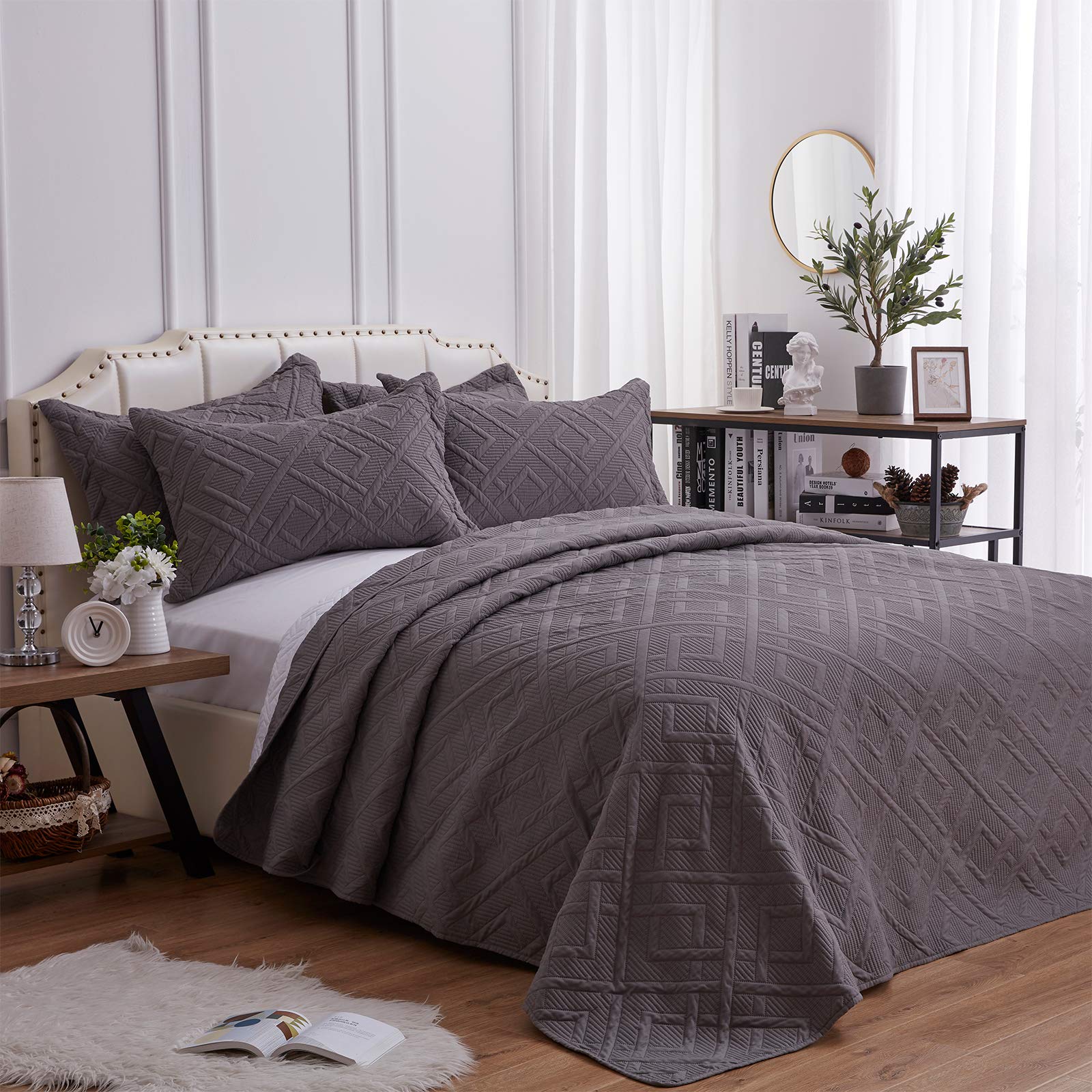 SunStyle Home 3-Piece Quilt Set Full/Queen Size 90x96 Inch - Ultra Soft Lightweight Microfiber Bedspread Coverlet with 2 Pillow Shams - All-Season Luxury Bedding for Master Bedroom, Guest Room & Dorm - Grey Square Pattern